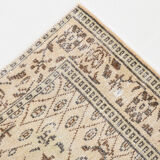 Madallion classic style distressed rug 266x161 cm