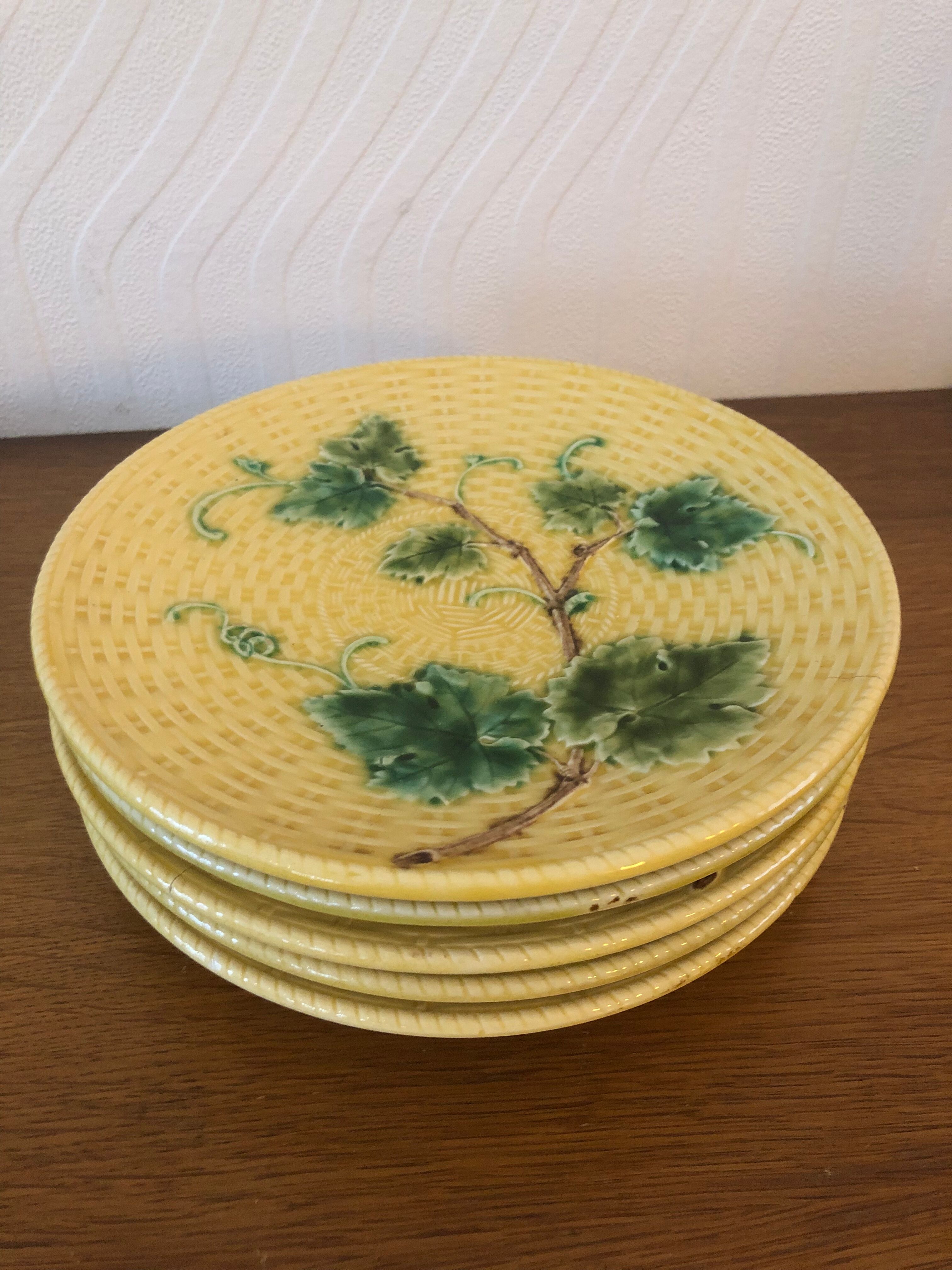 5 assiettes en barbotine majolica sarreguemines france
