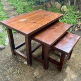 Set of 3 nesting coffee tables in oak.