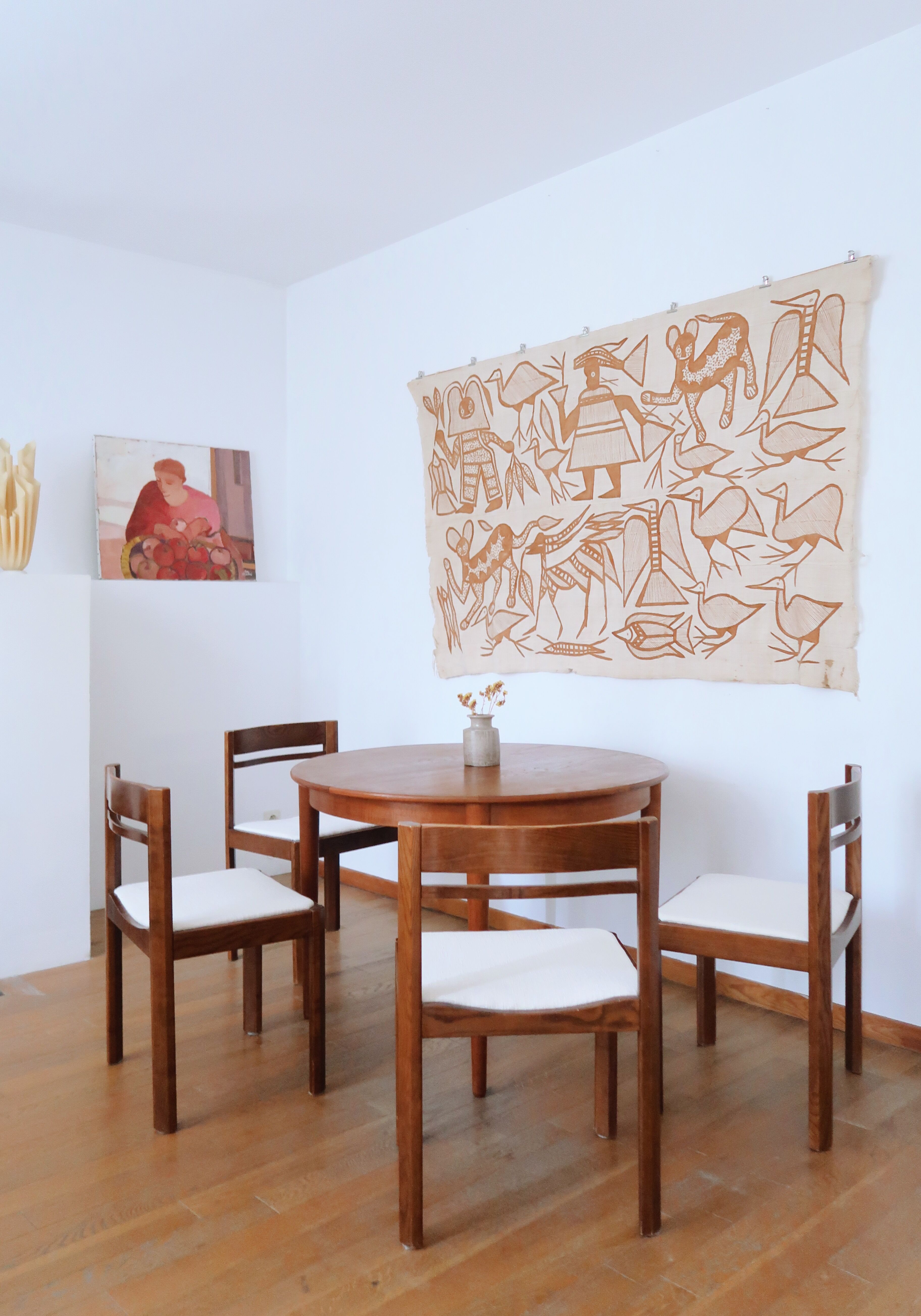 4 modernist cream chairs