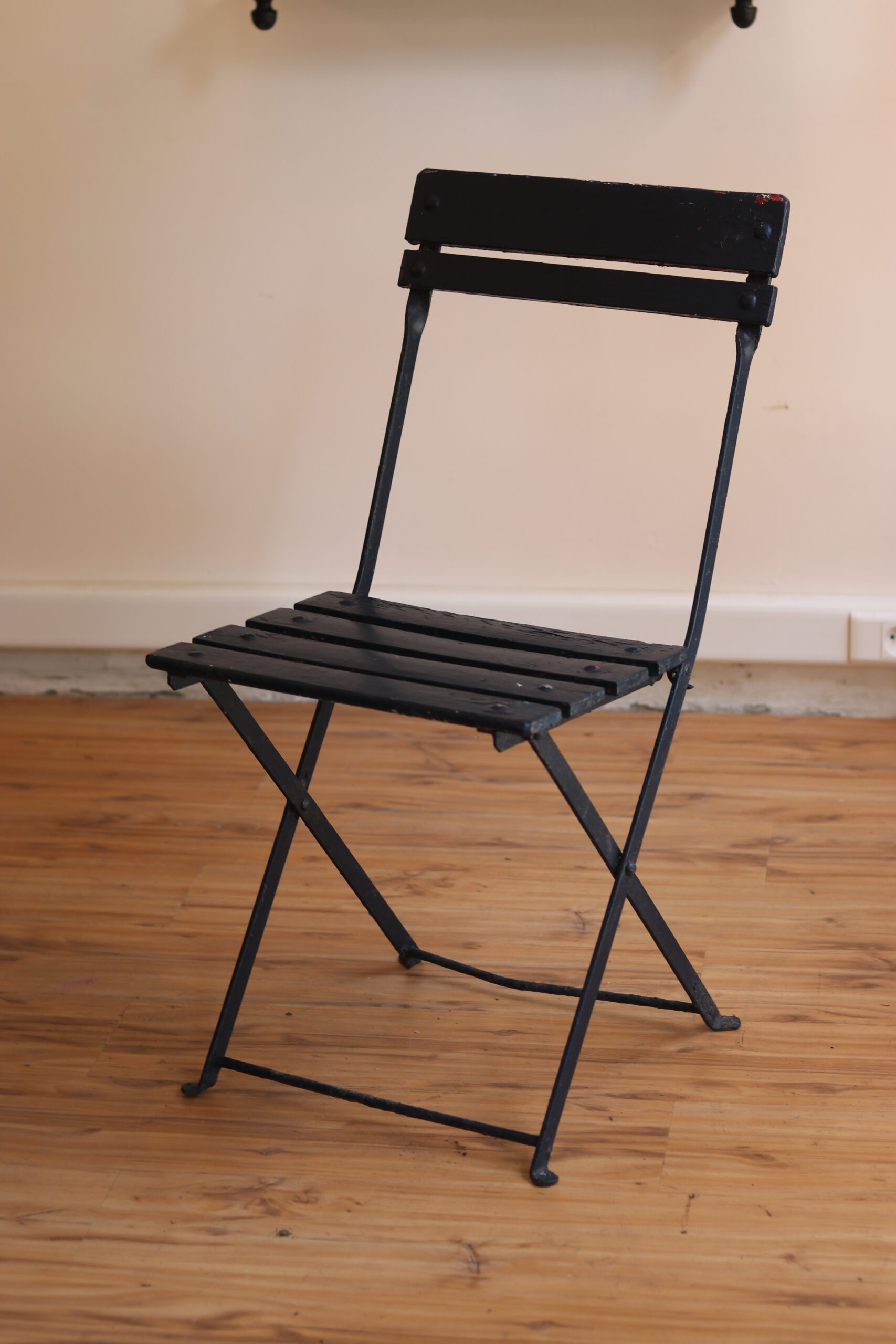 Rare set of 4 folding garden chairs from the 1950s.