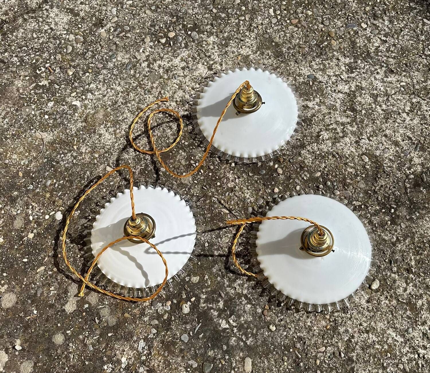 Trio vintage pendant light wavy opaline lampshade golden wires old light