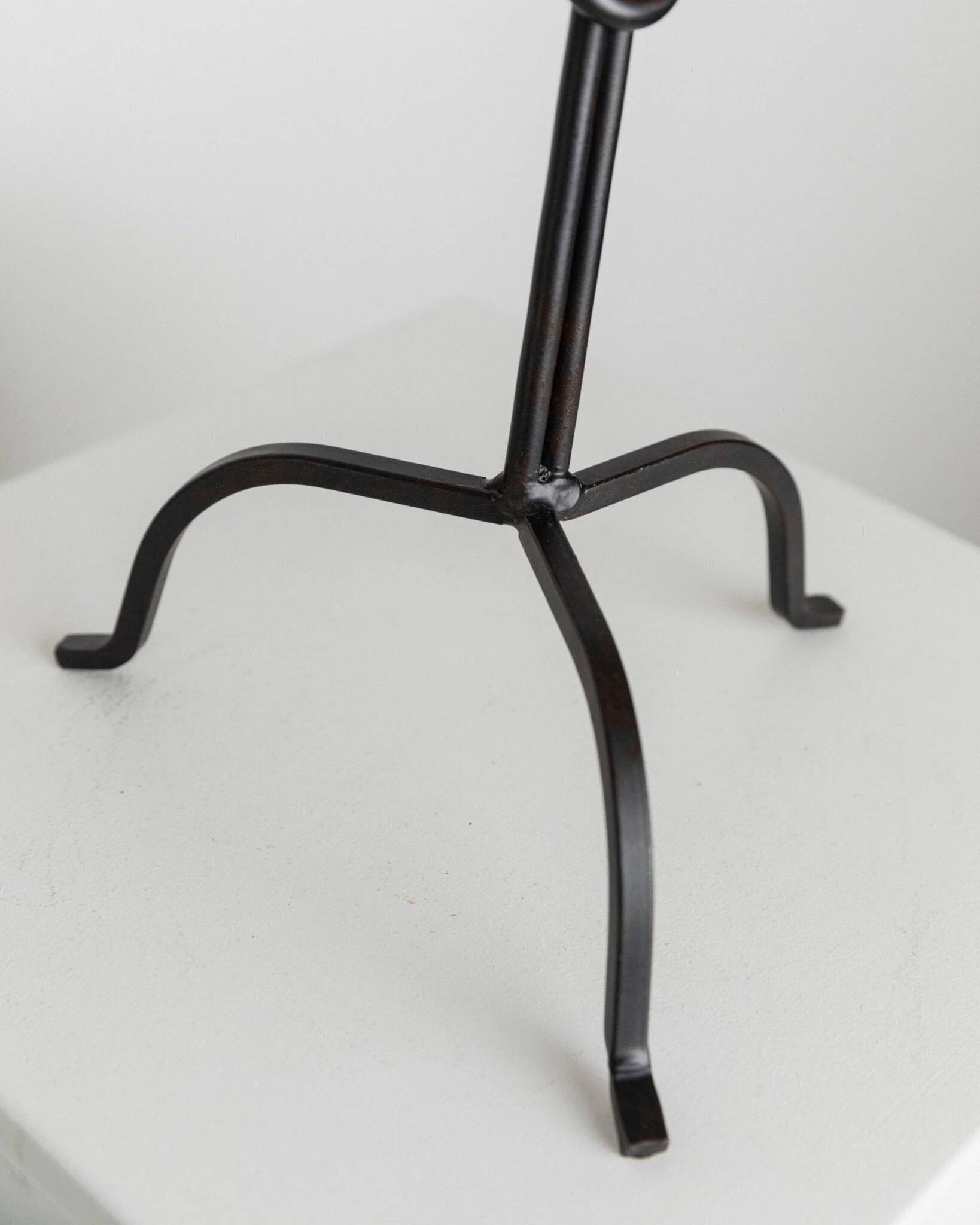 Bougeoir en fer forgé noir avec détail de nœud - Centre de table vintage brutaliste italien des années 1970