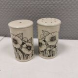 Beautiful salt and pepper set in porcelain from English Hornsea