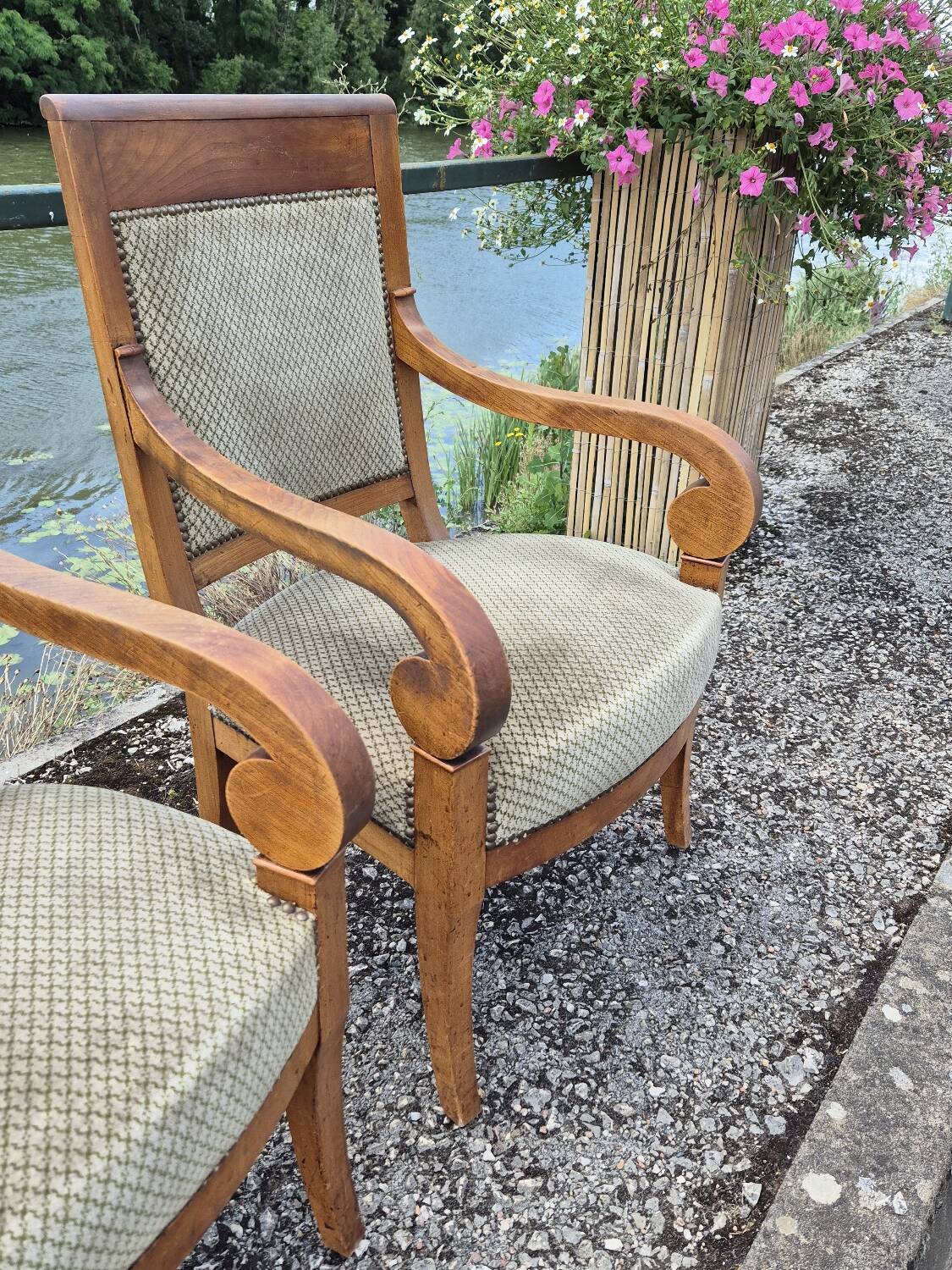 Paire de fauteuils à crosse Empire Restauration 1900s