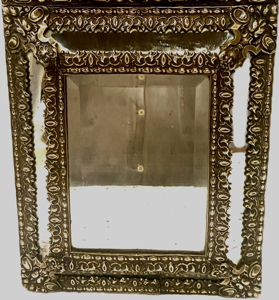 Miroir a parcloses en cuivre repoussé XIX siècle