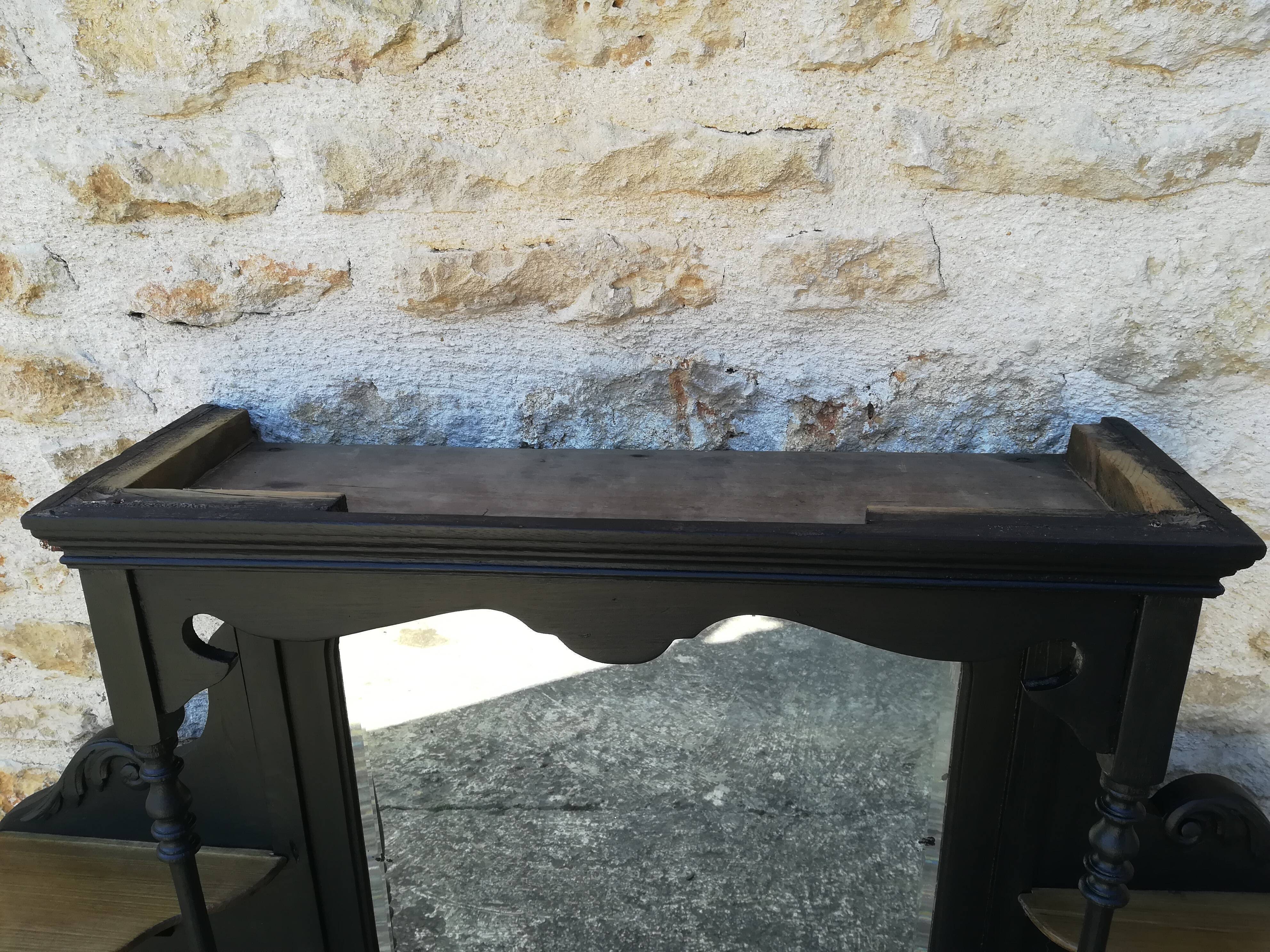 Napoleon III showcase shelf