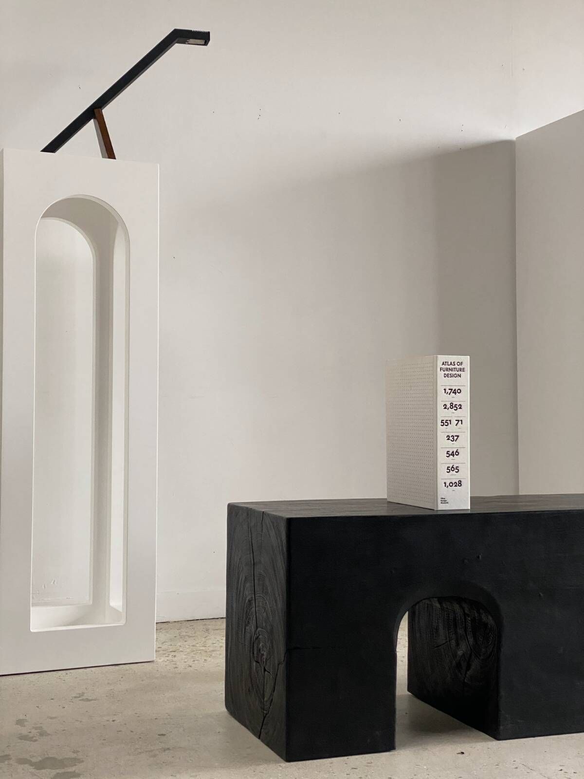 Bench in solid monoxyl wood, carved base in 3 arches - Black color