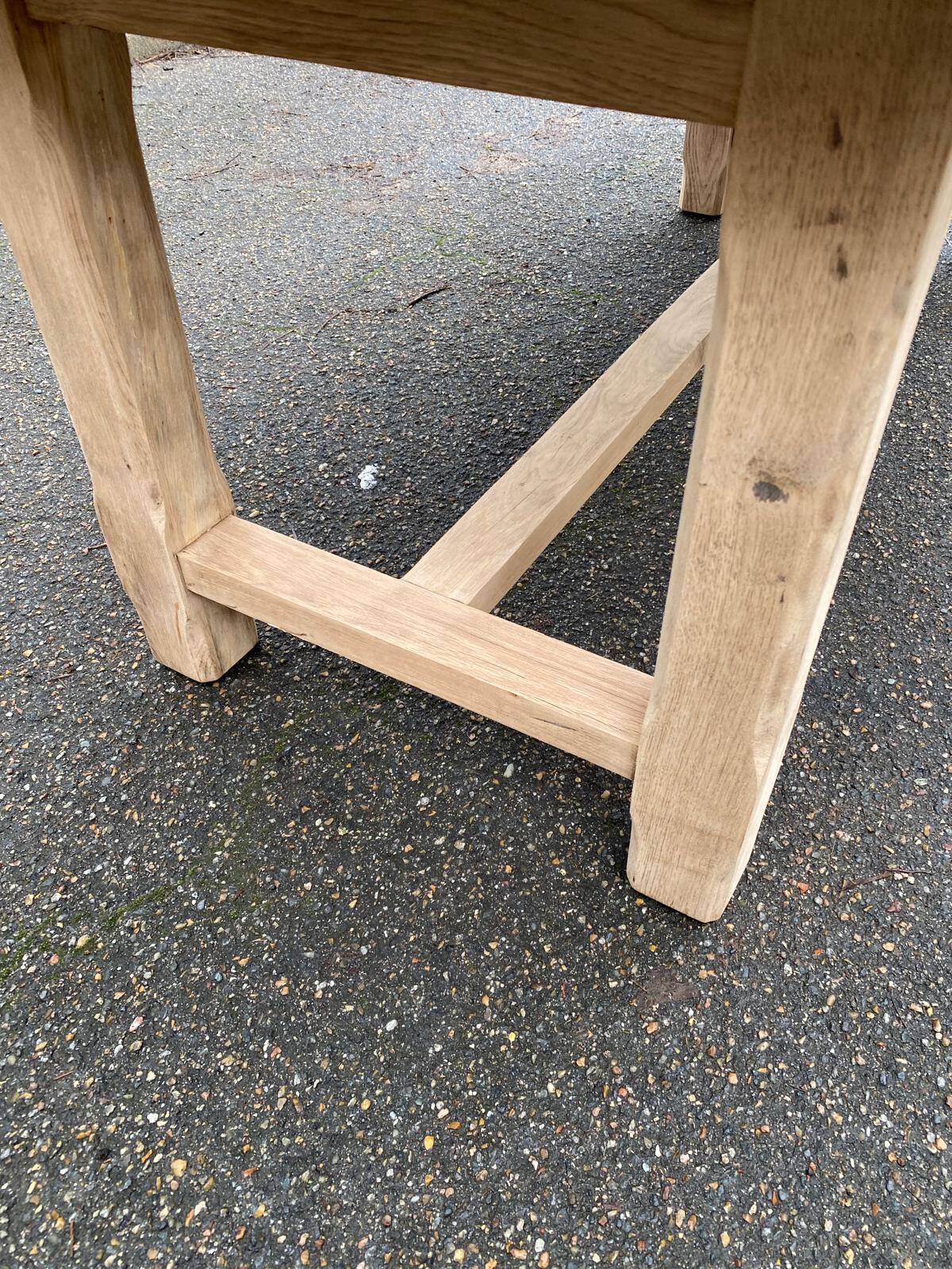 Table à manger de ferme rénovée en chêne brut du XXème 180cm avec tiroir