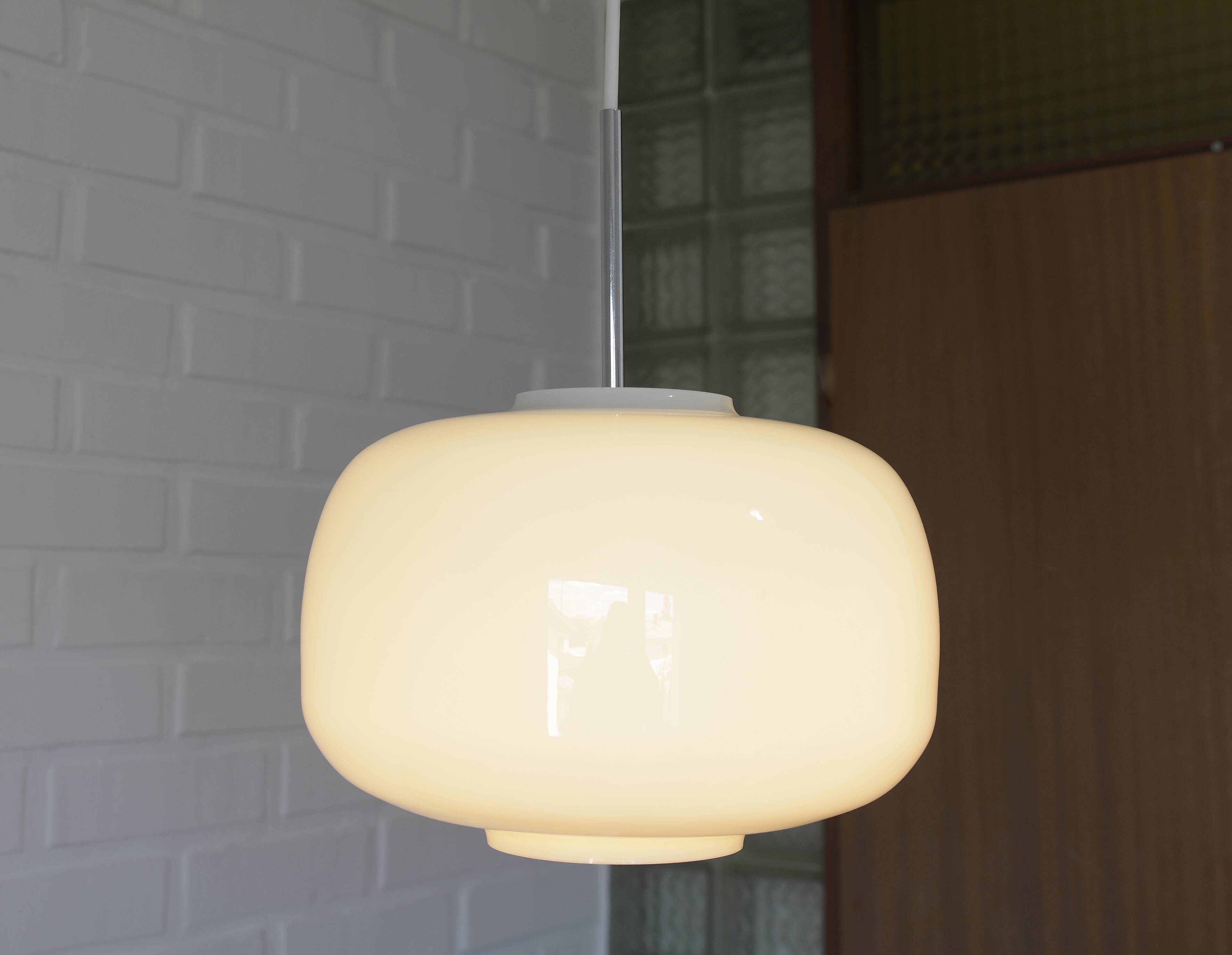 1 sur 2 Suspension blanche vintage, style scandinave minimaliste