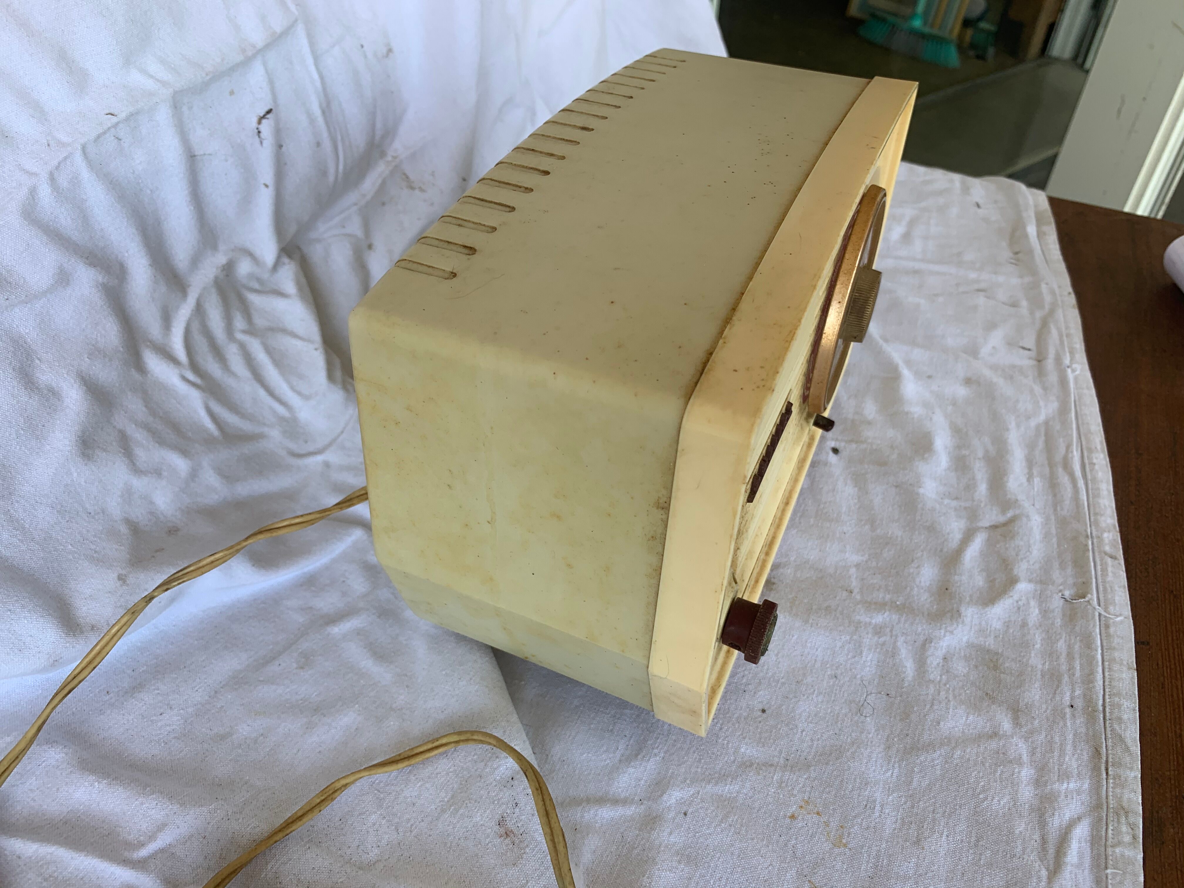 Radio tsf vintage 1950 bakelite blanc