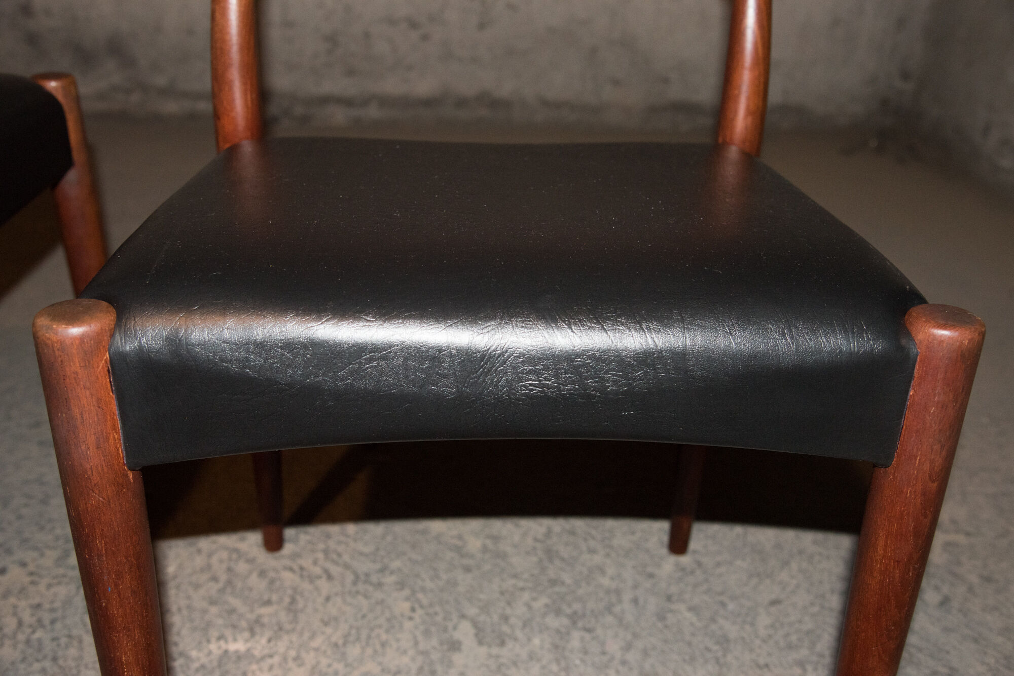 Series of 4 chairs, model MK175, 1961