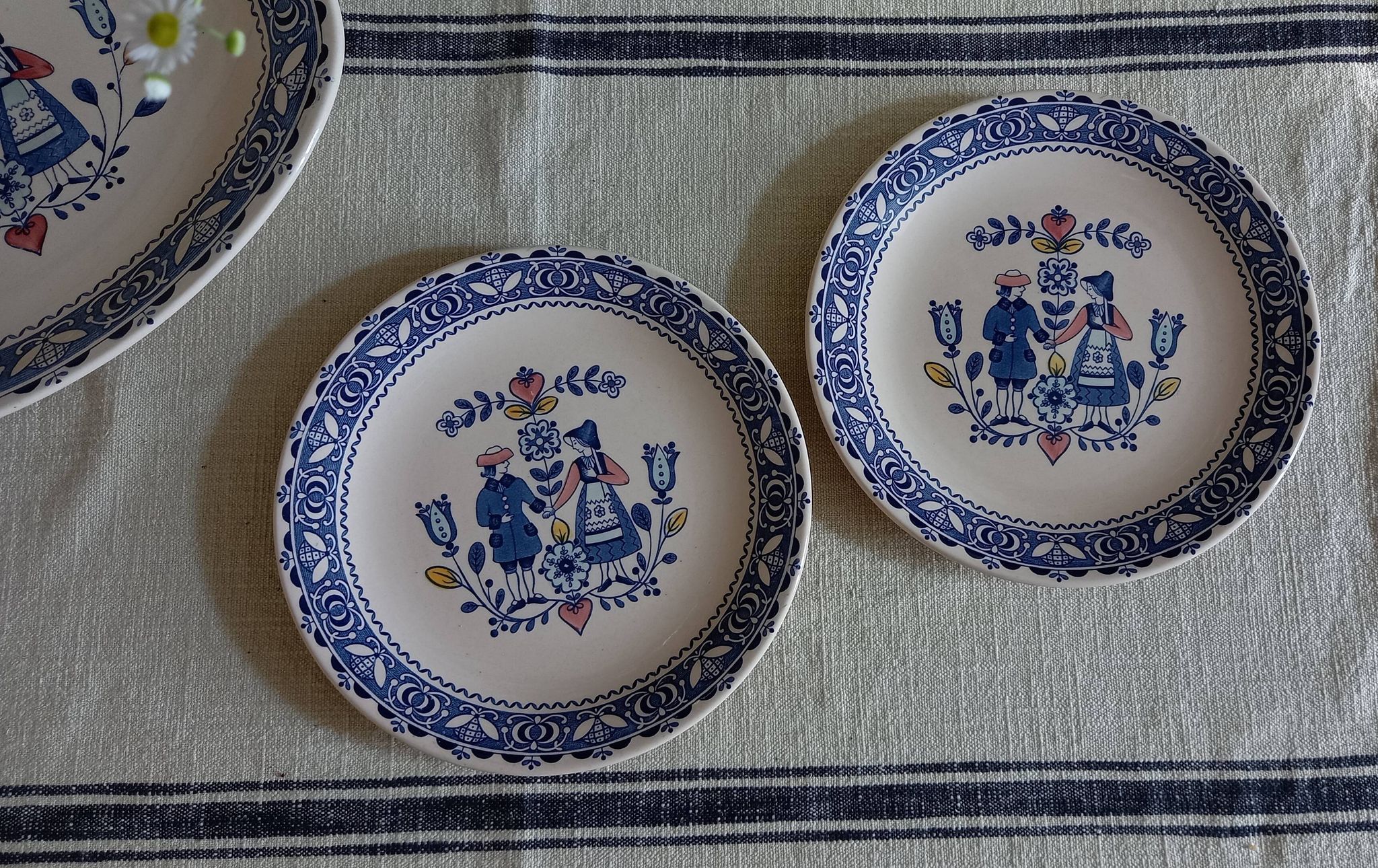 Paire d'assiettes plates Johnson Brothers « Hearts & Flowers »