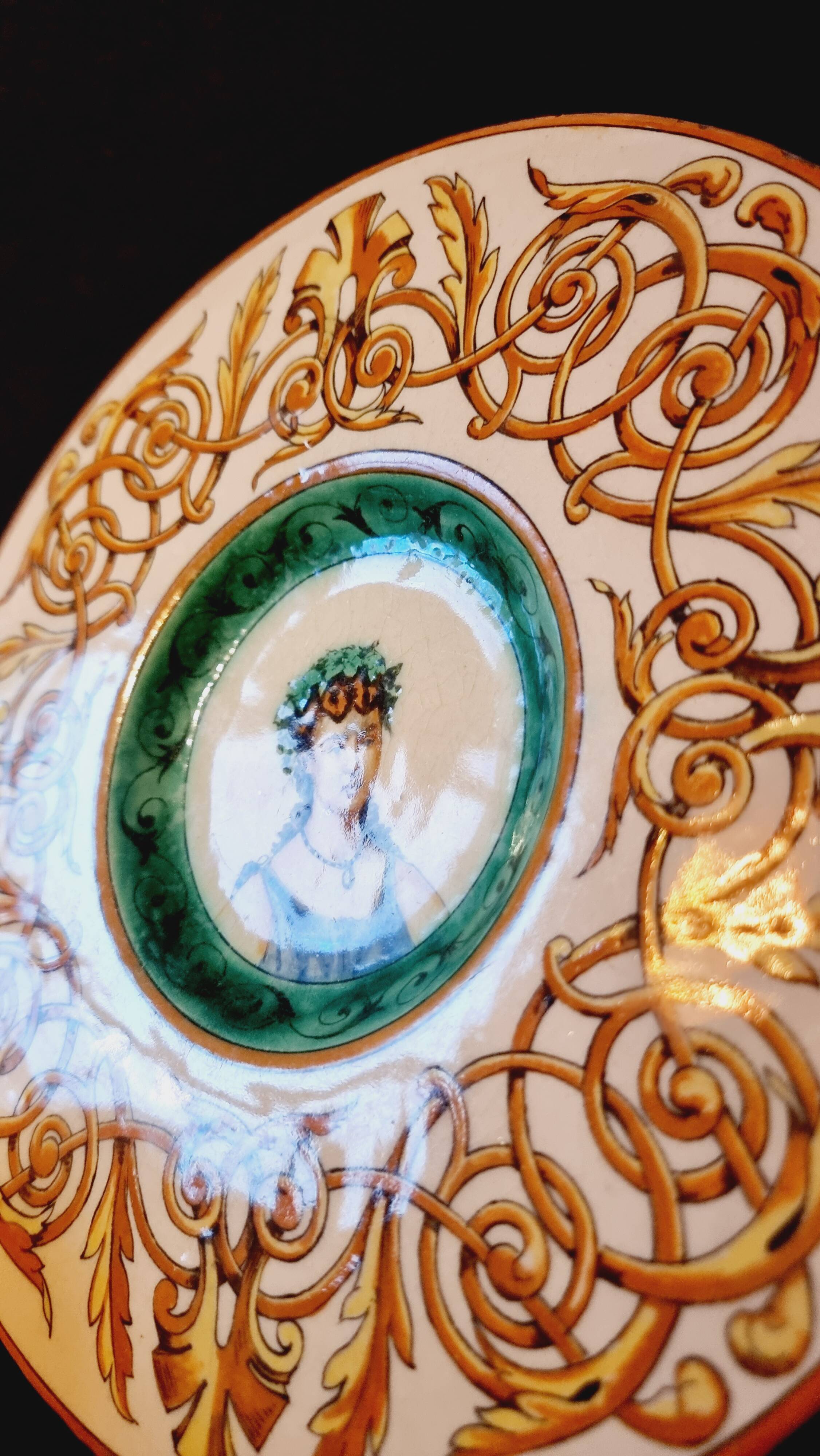Italian faience plate with a female portrait decoration, Renaissance style.