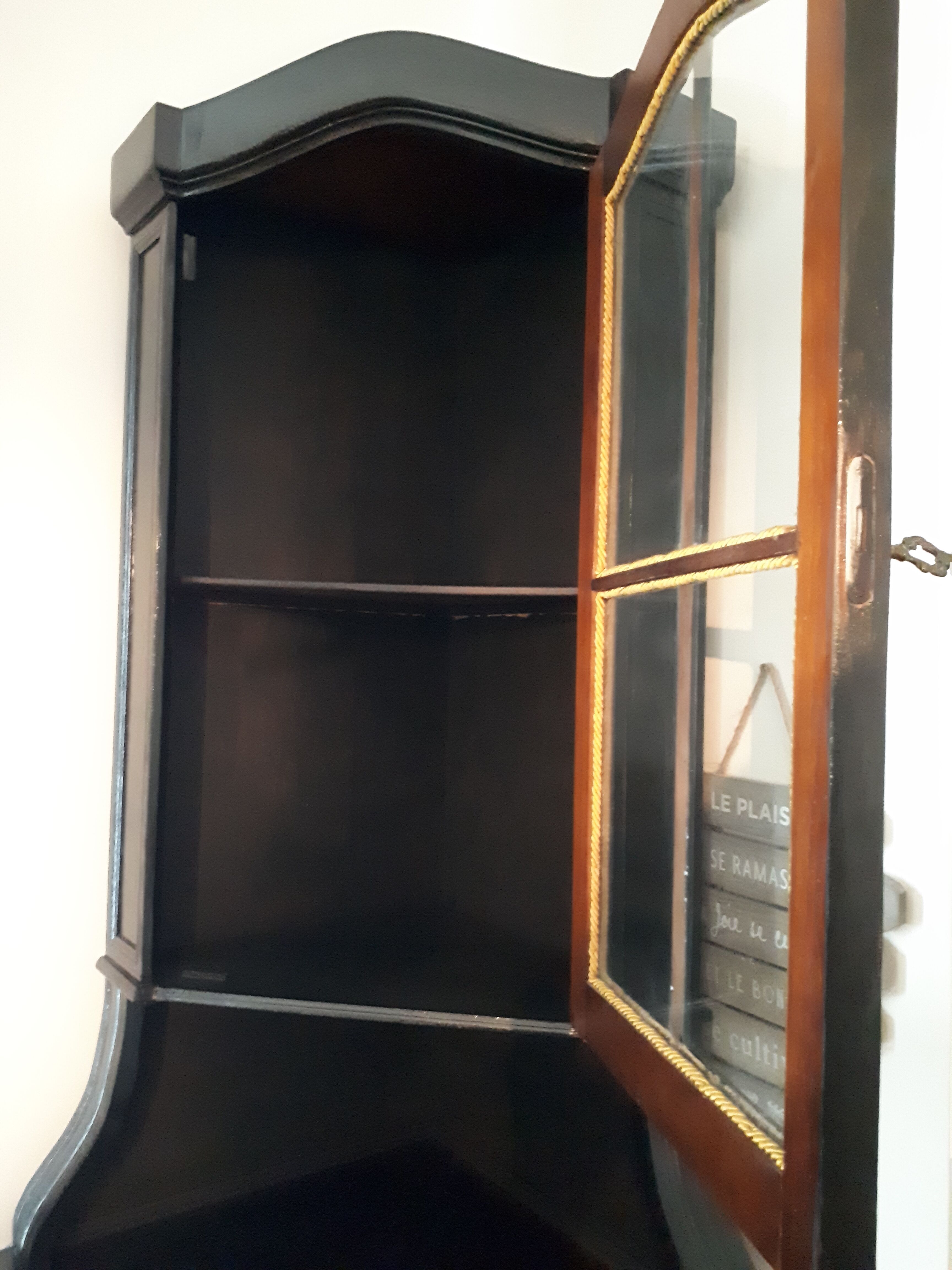 Corner furniture, black Italian notch