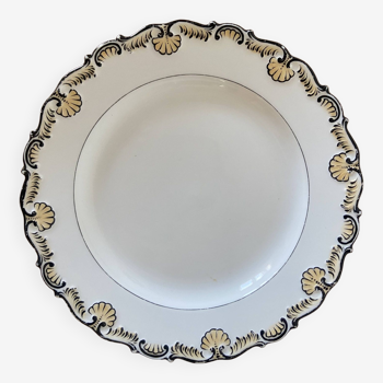 Assiette en porcelaine KPM décor en relief coquillages