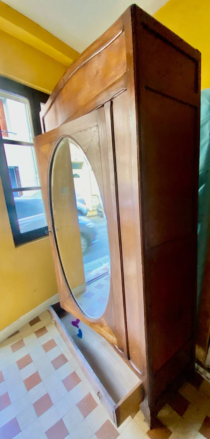 Oval mirror wardrobe