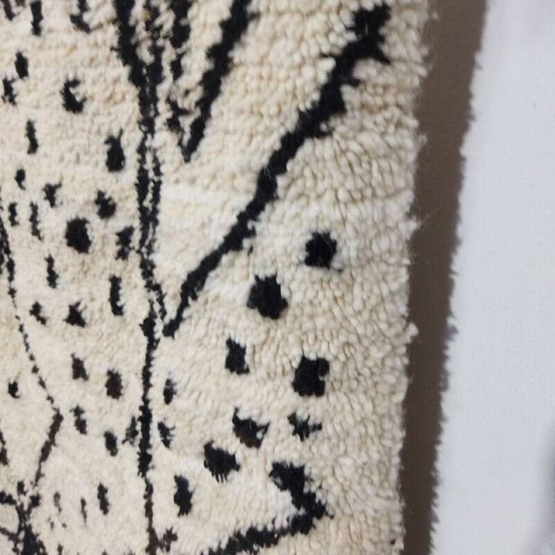 Handmade wool Berber rug 176x152cm