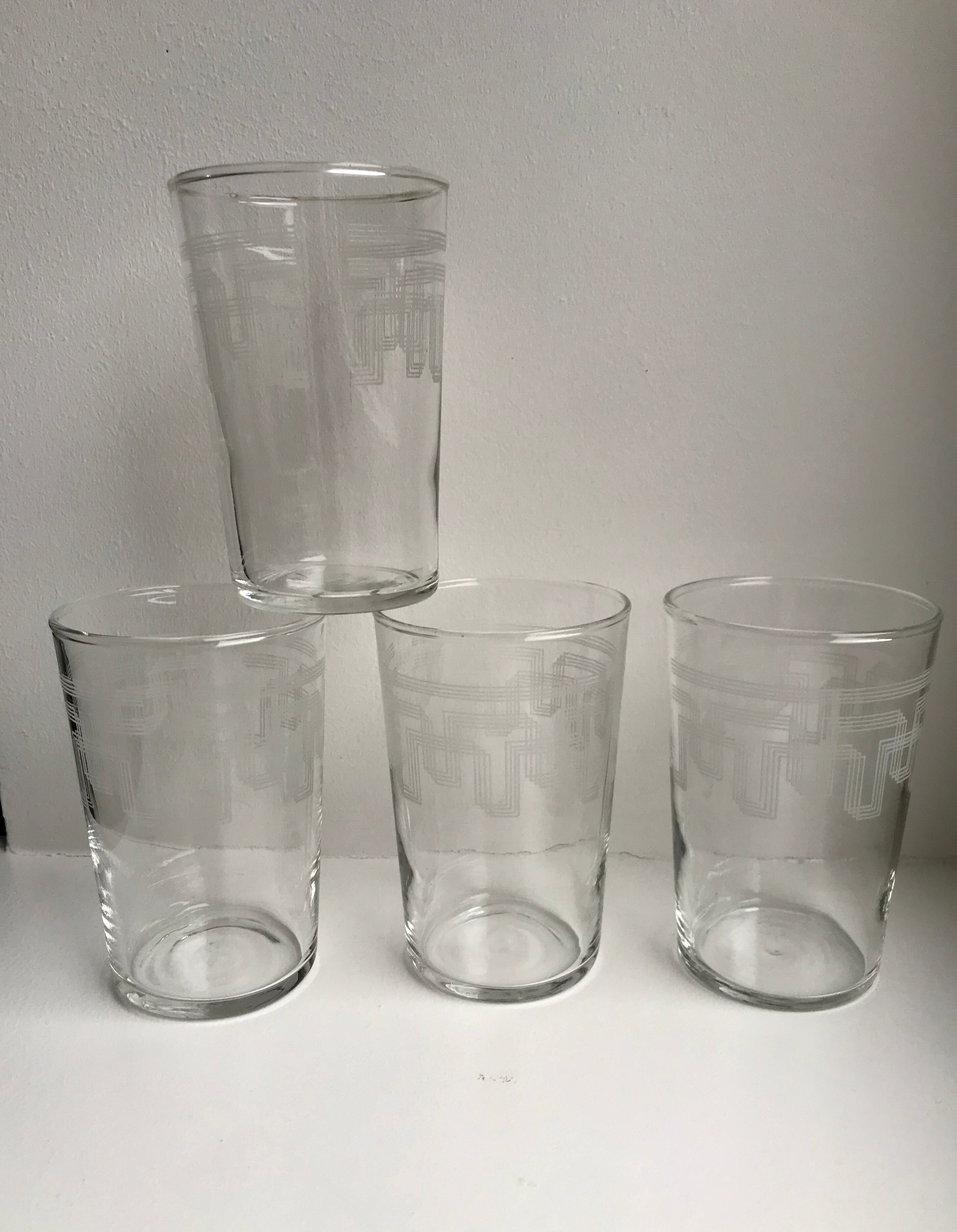Set of 4 glass water glasses engraved years 50-60