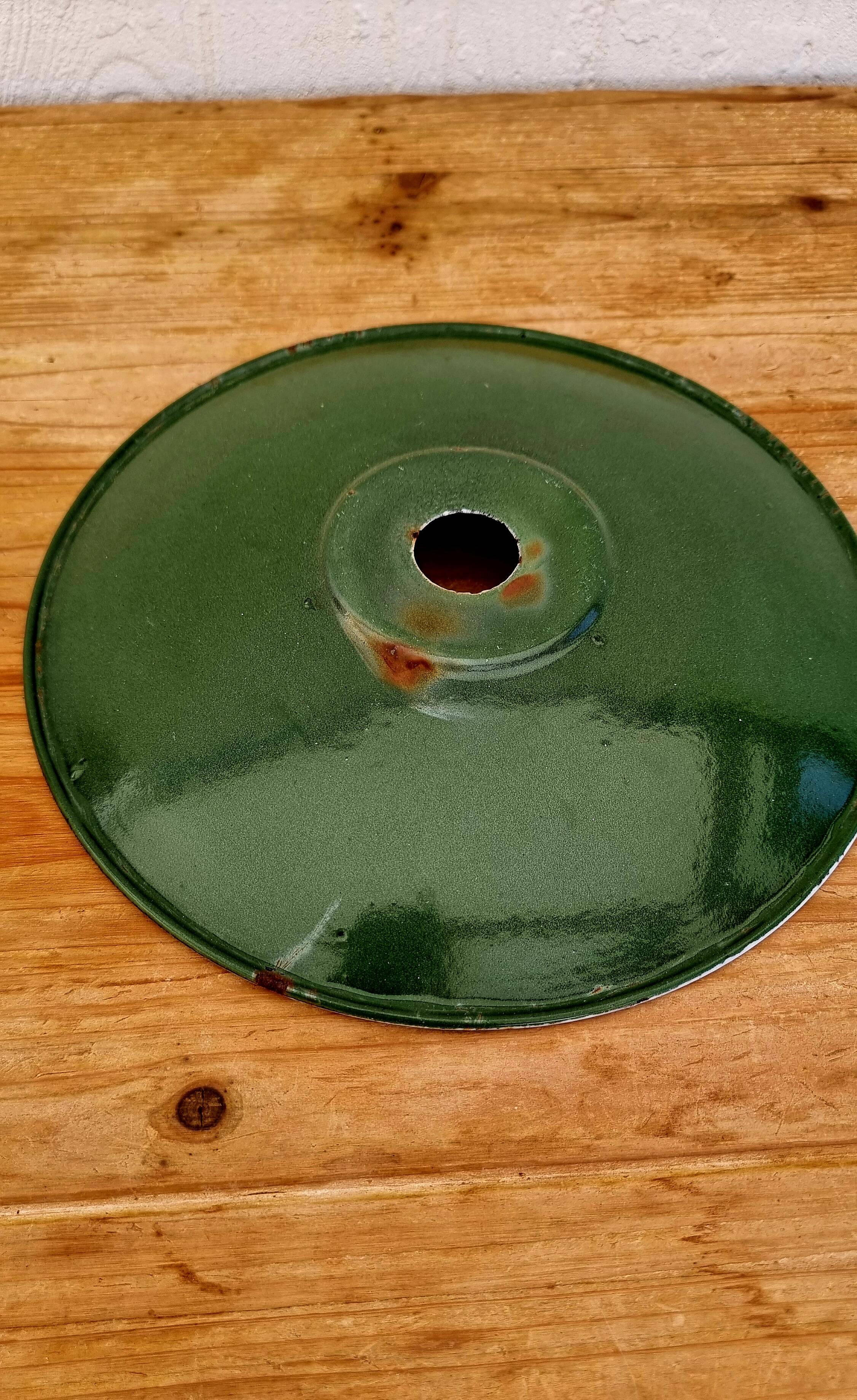 Enamelled sheet metal suspension