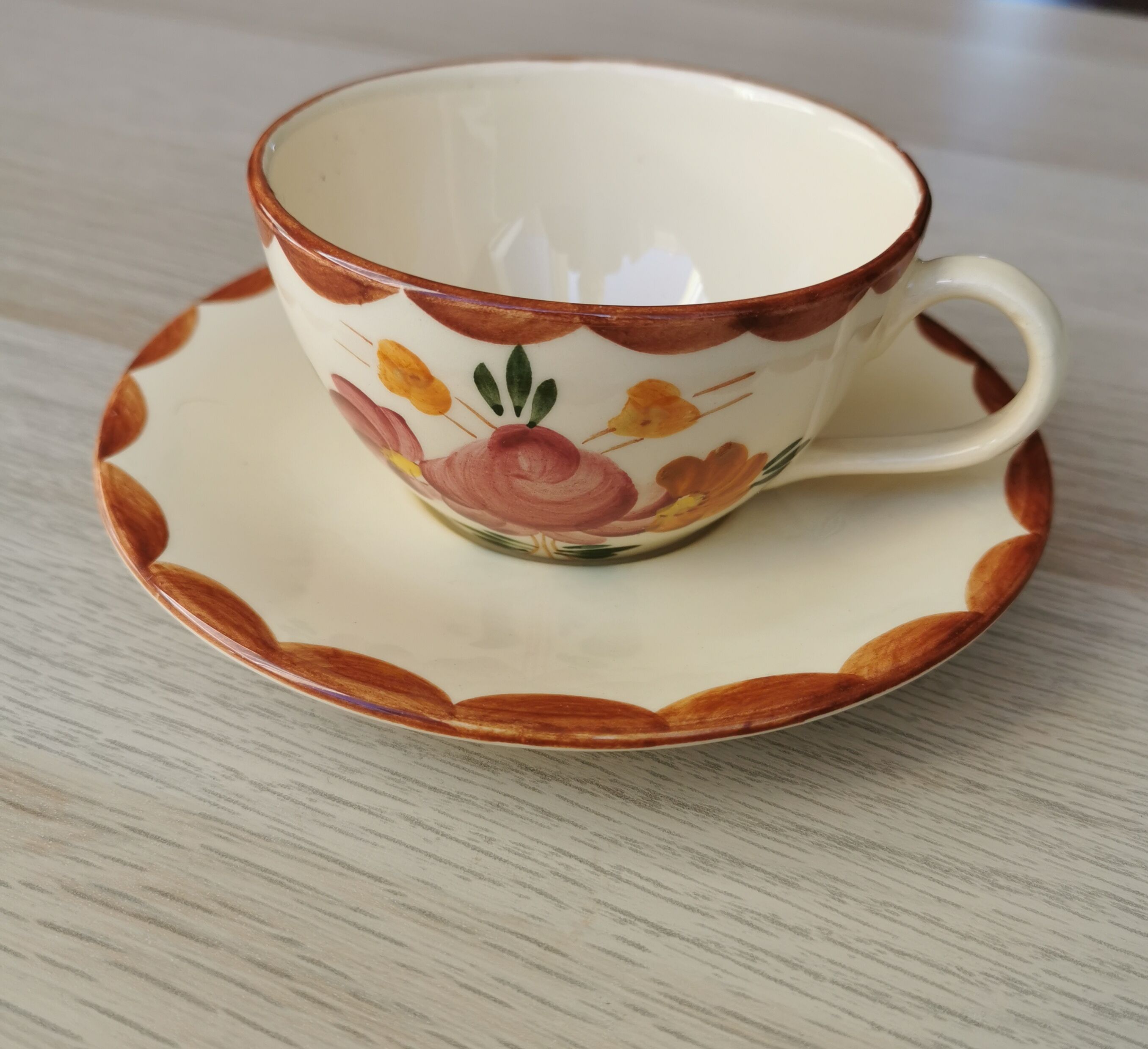 11 cups and teacups and sub-cups Longchamp model Agen