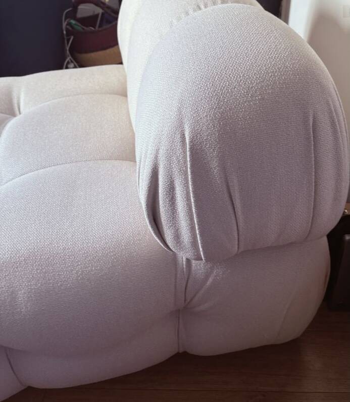 Armchair inspired by the Cameleonda model, designed by Mario Bellini.