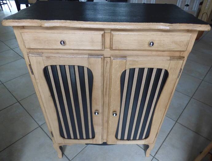 Small Louis XV style support buffet with 2 doors and 2 drawers.