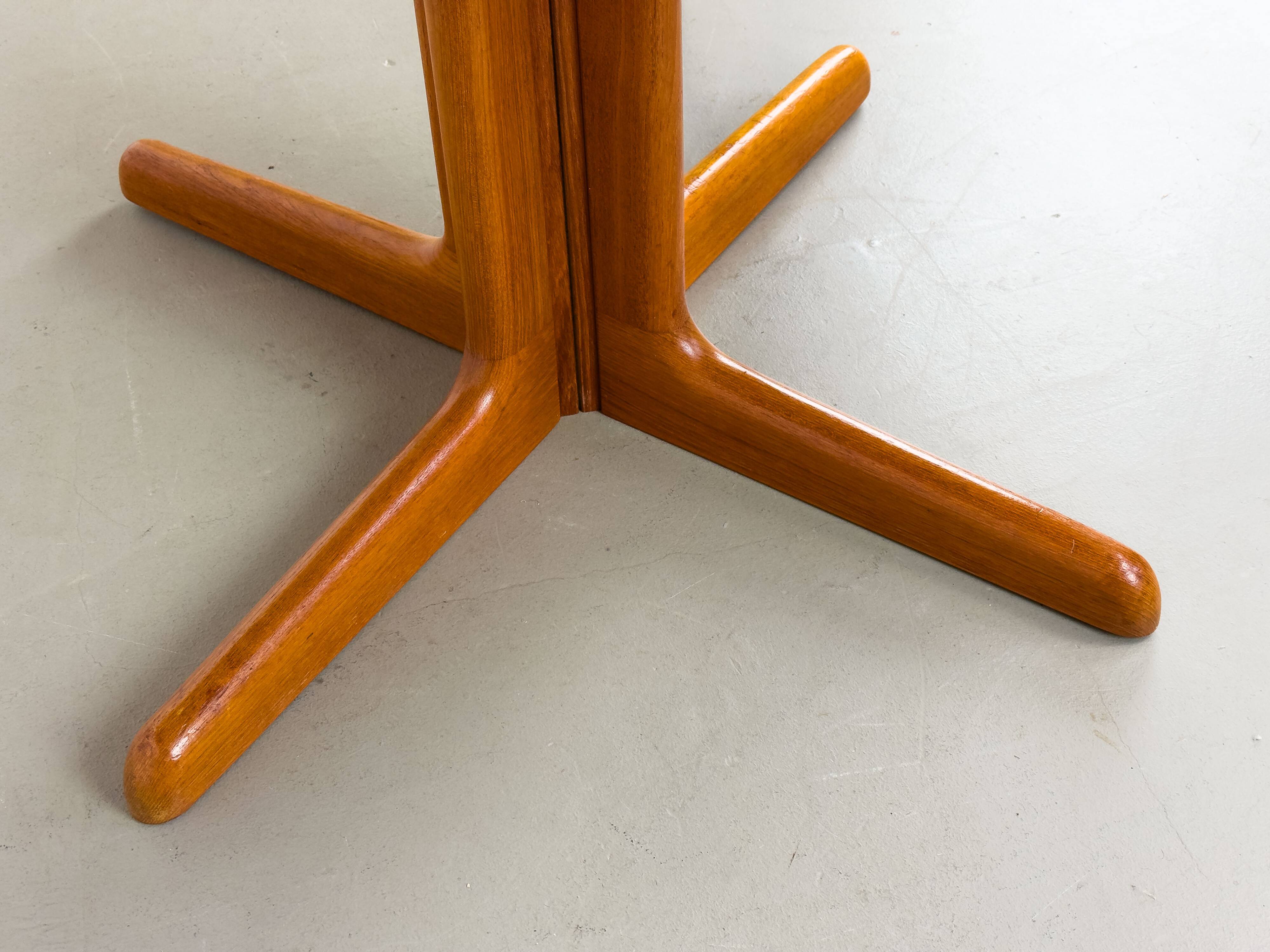 Danish Round Teak Dining Table with Extensions by Gudme Møbelfabrik, 1970s