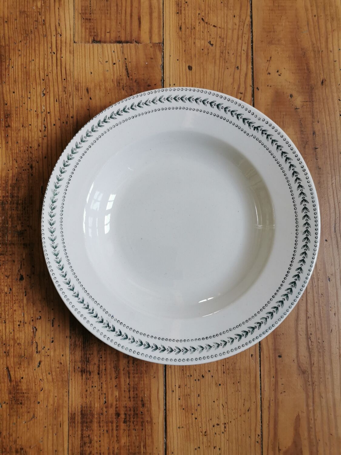 Hollow plates ancient iron earth Gien