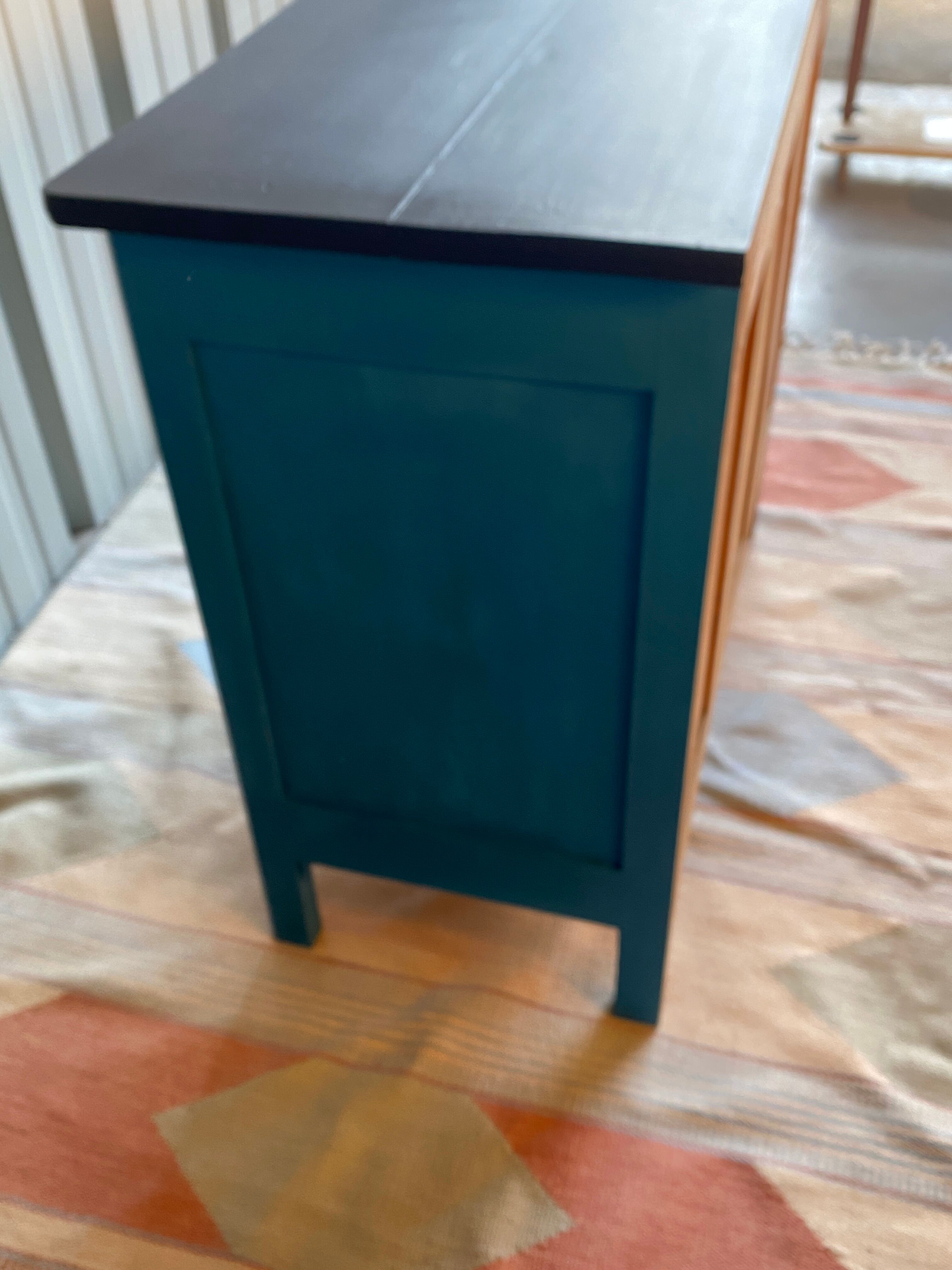 Commode bleu pétrole ciré