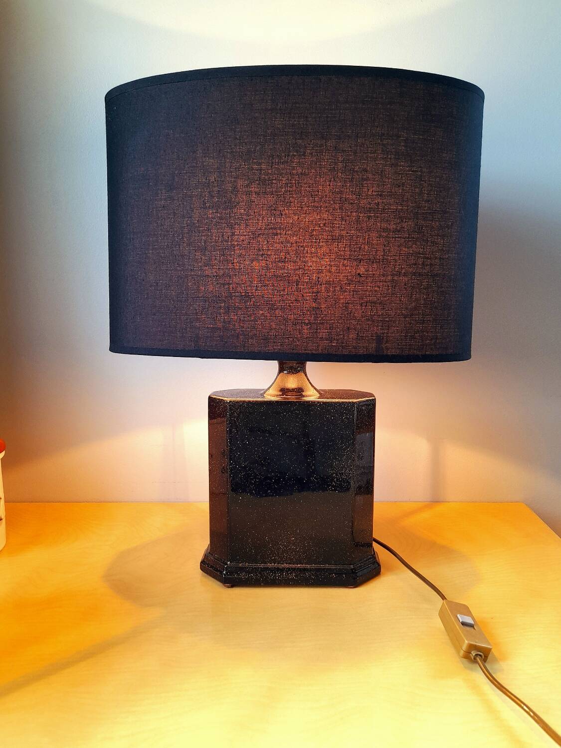 Lampe en céramique noir et or ,1980.