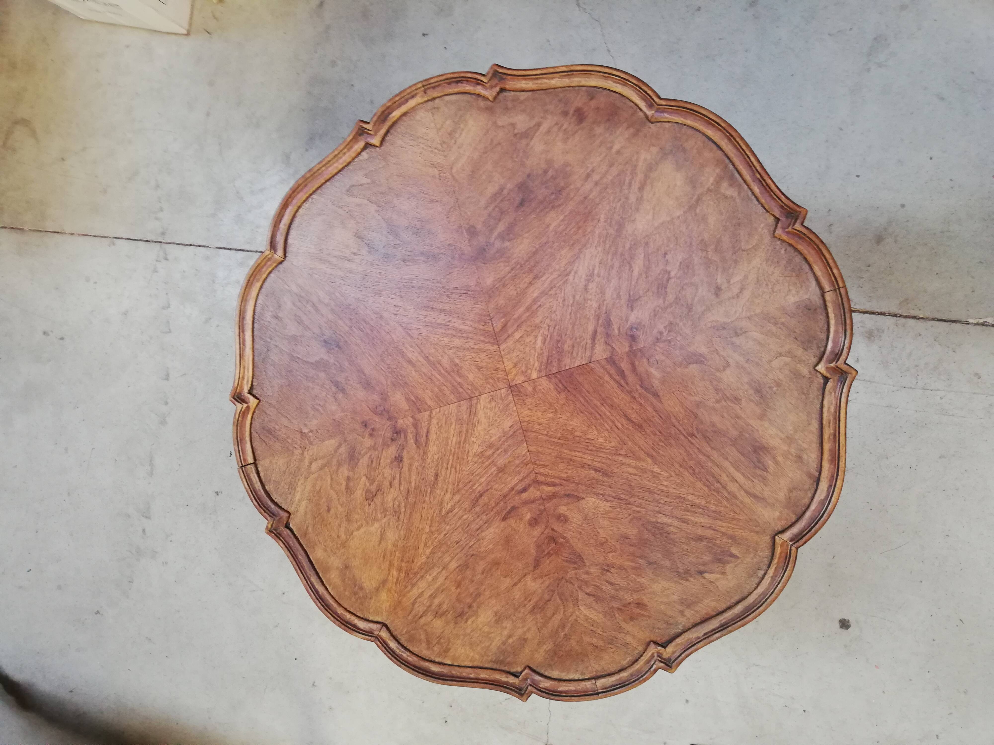 Round coffee table