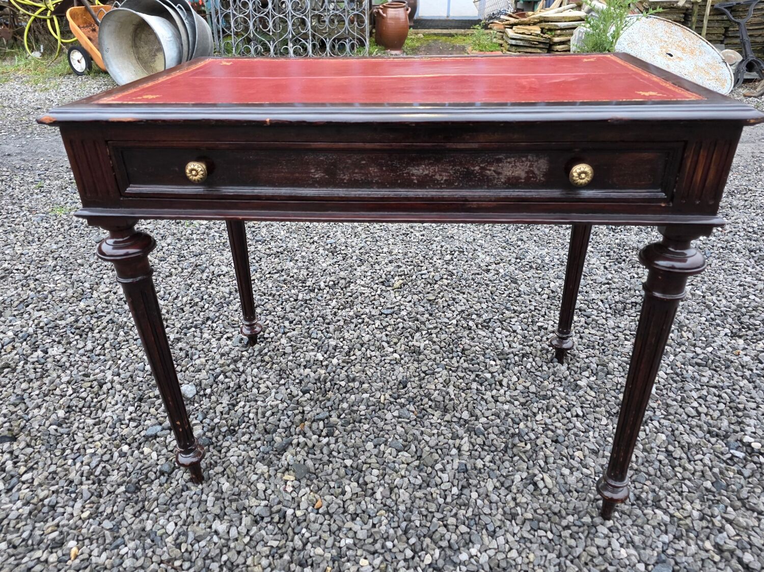 Bureau plat en acajou du XXe