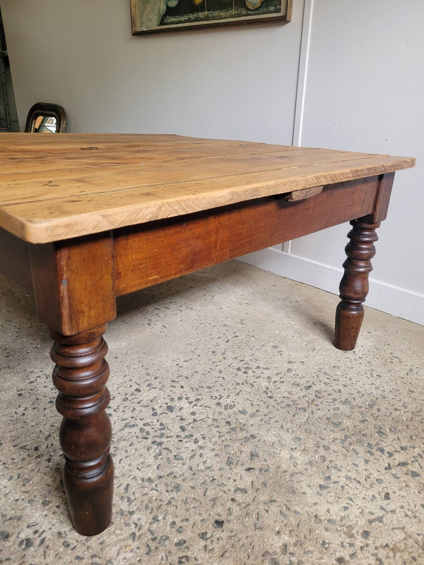 Wooden coffee table with turned legs