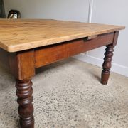 Wooden coffee table with turned legs
