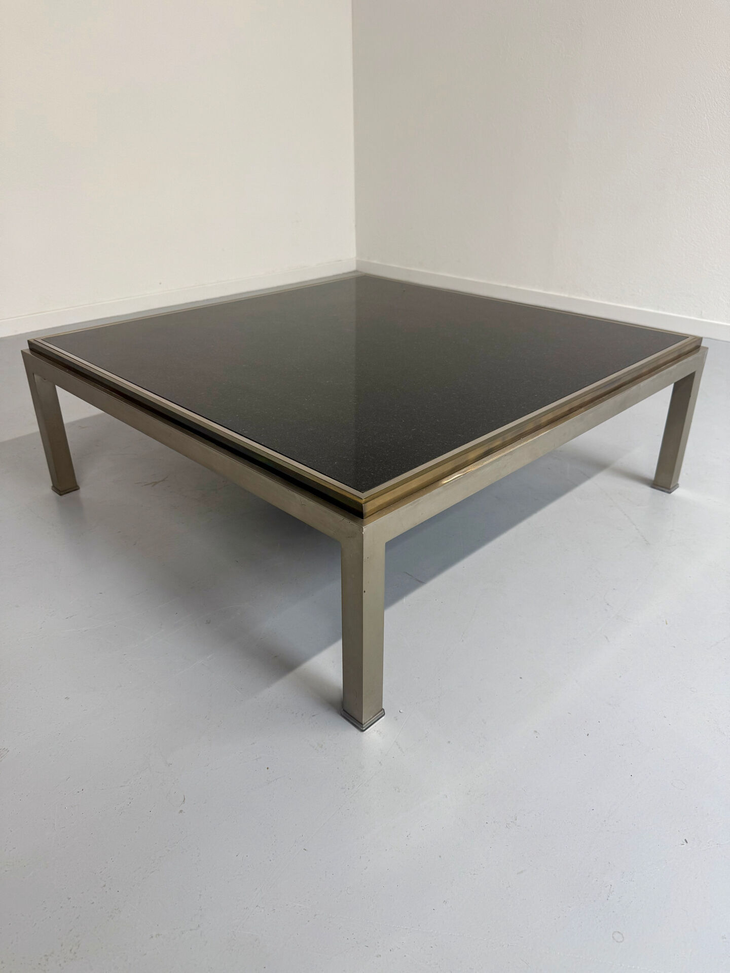 Large Flaminia coffee table designed by Willy Rizzo from the 1970s, metal and stone.