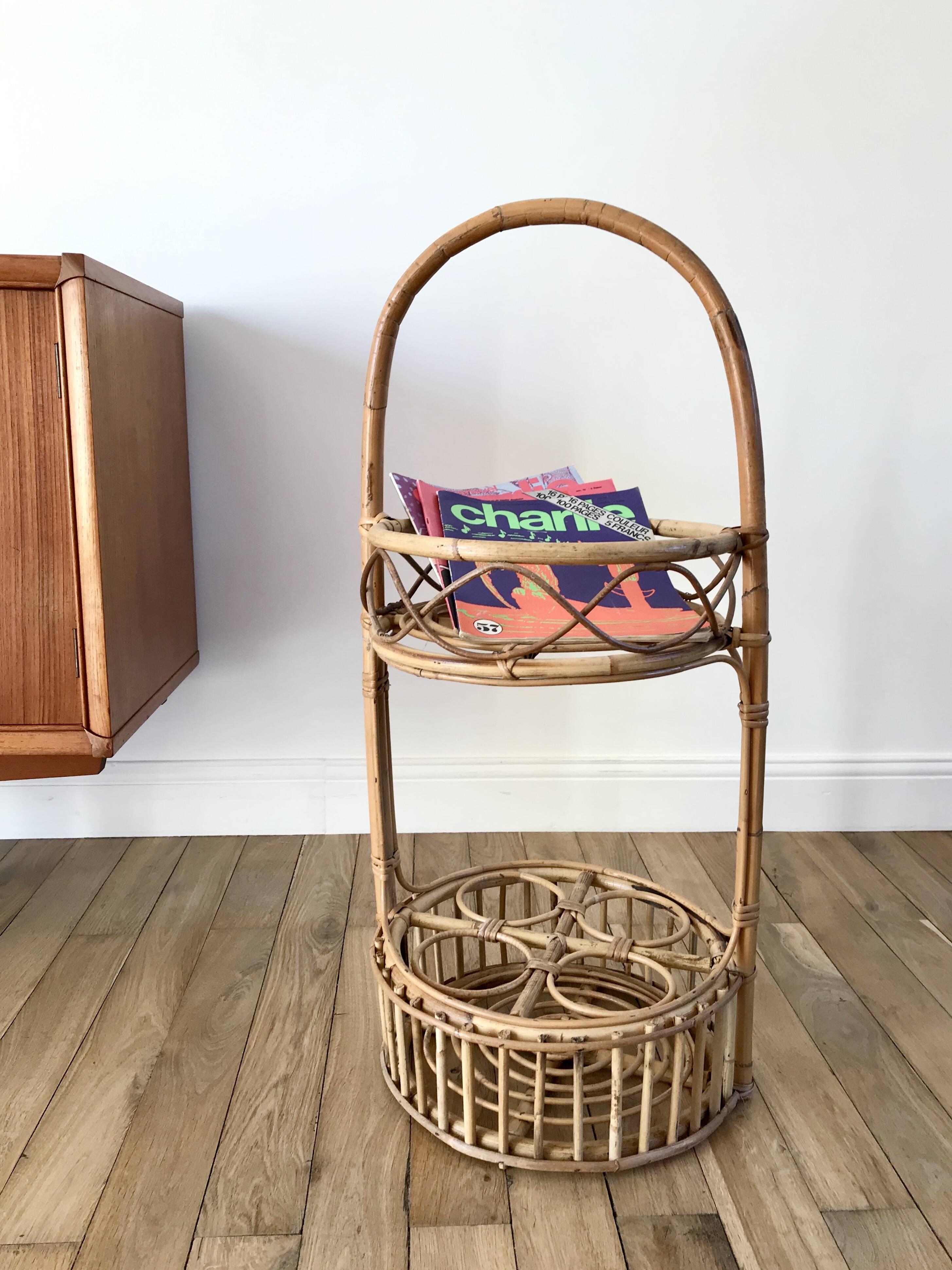 Superb rattan/bamboo bottle holder from the 60s-70s. In excellent condition.