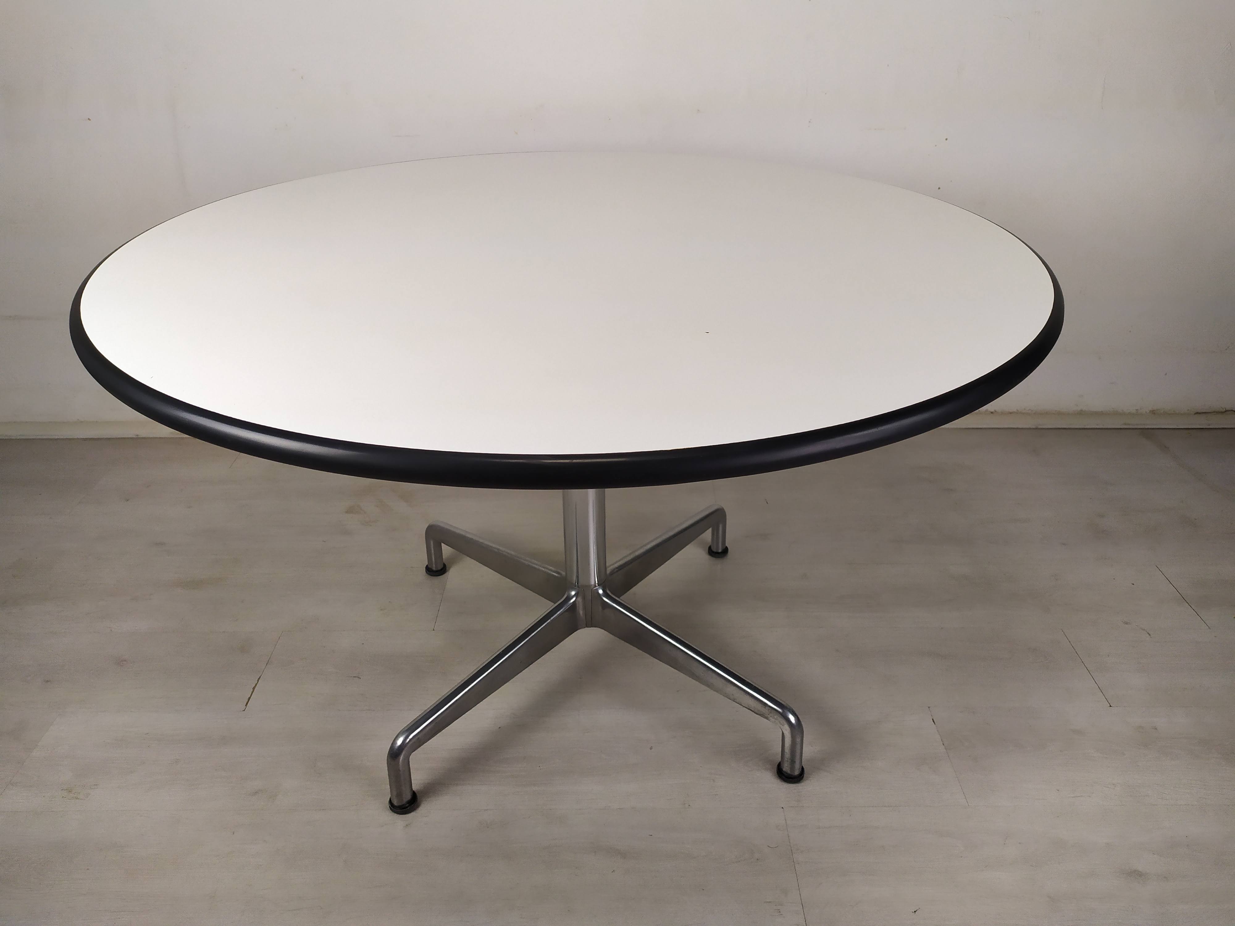 Round table Giancarlo Piretti