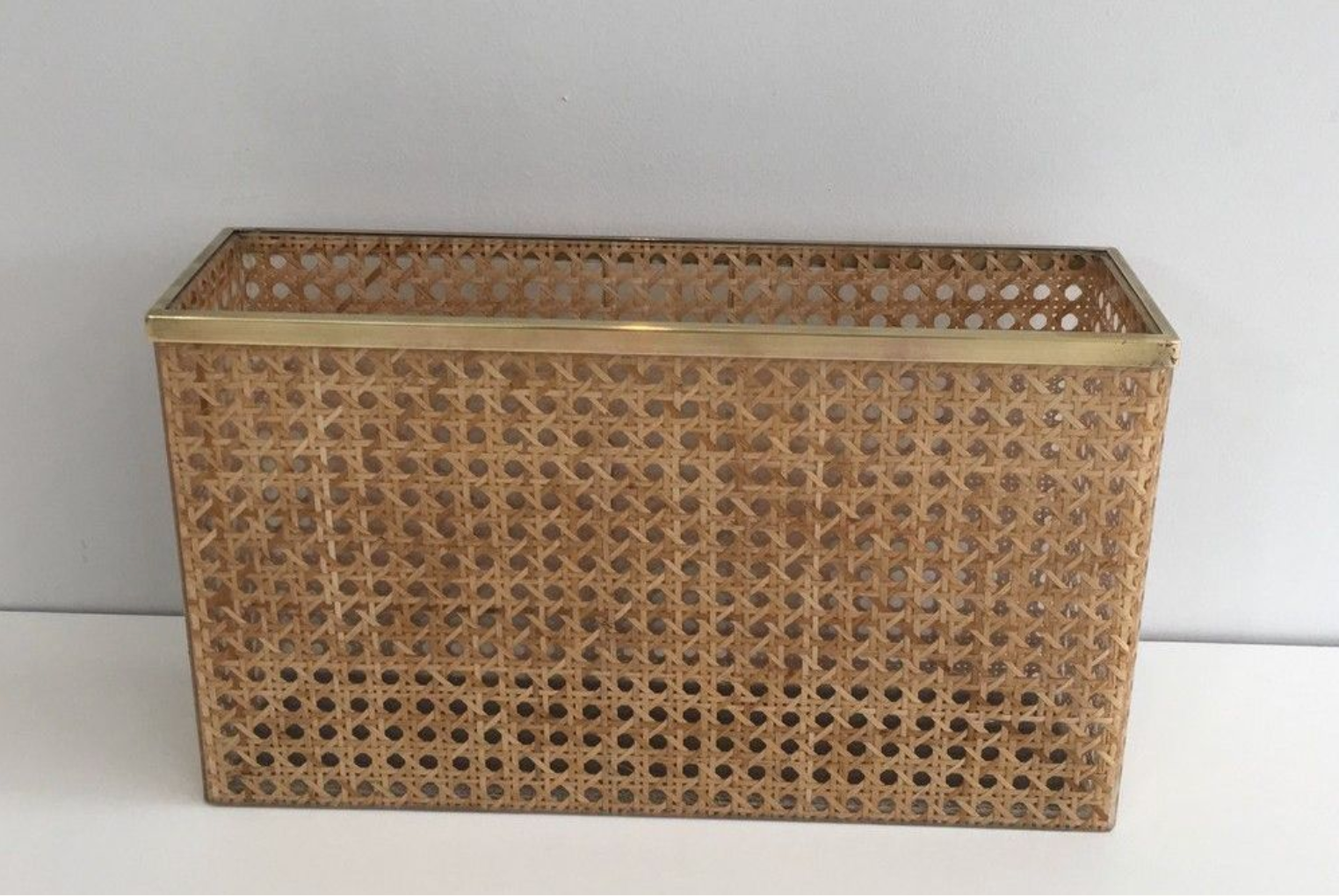 Magazine holder in plexiglass, brass and inlaid cannage