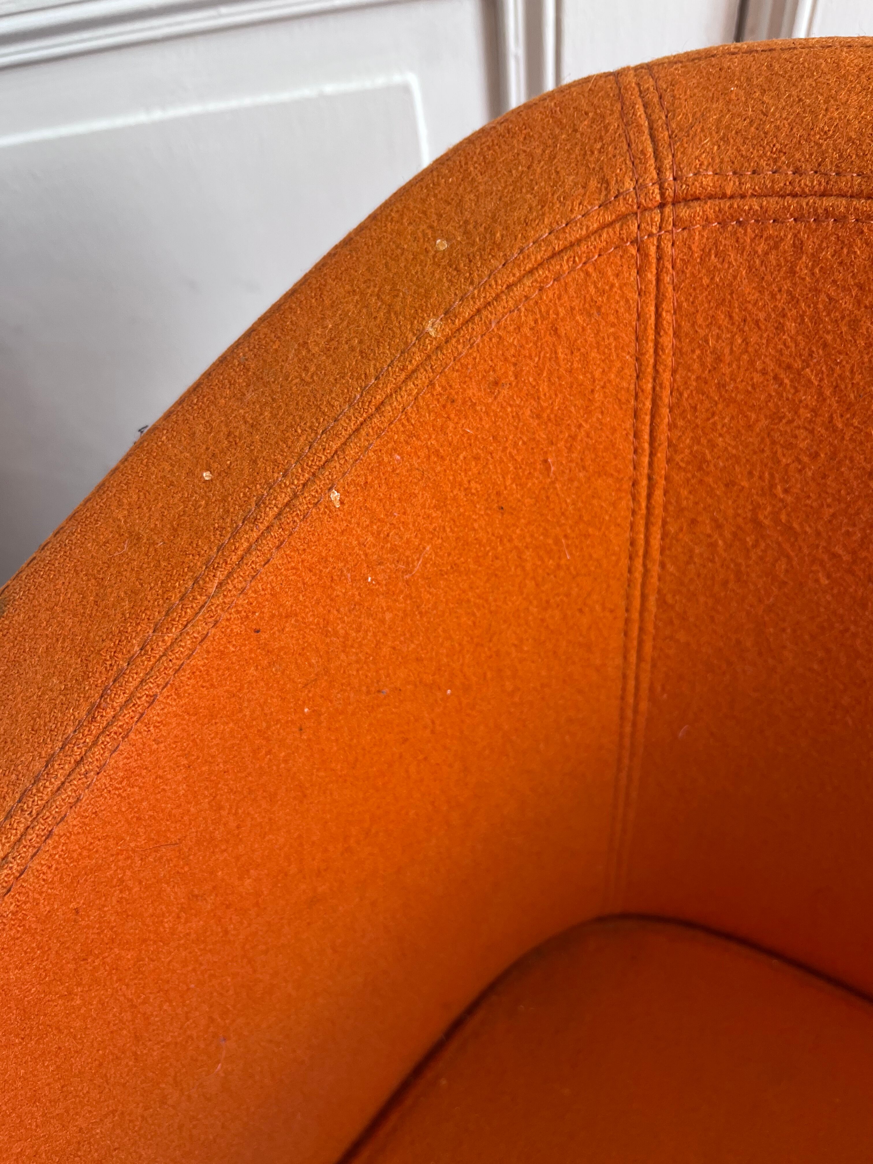 Paire de fauteuils orange 1970