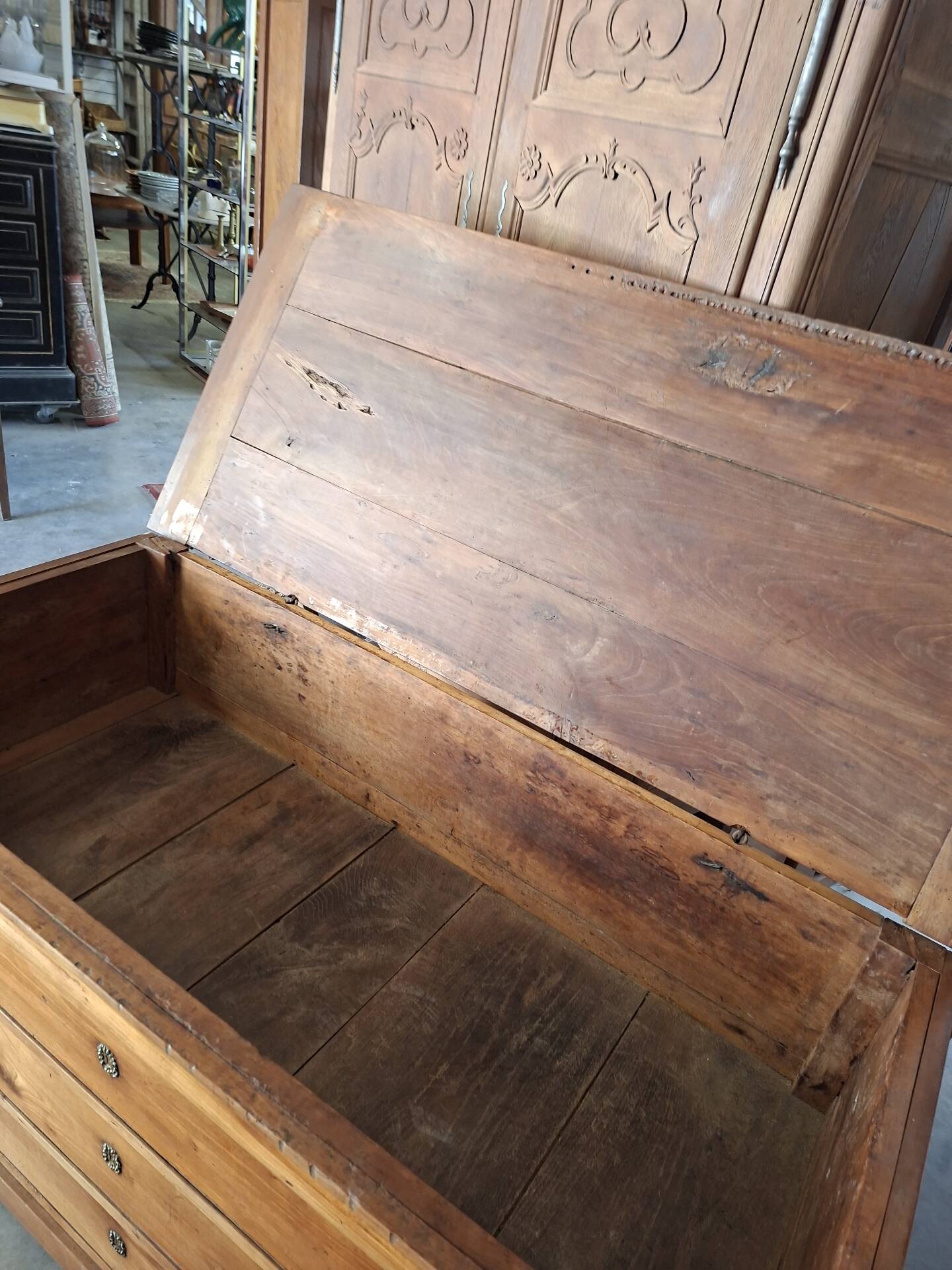 Louis Philippe 19th-century chest of drawers in solid walnut.