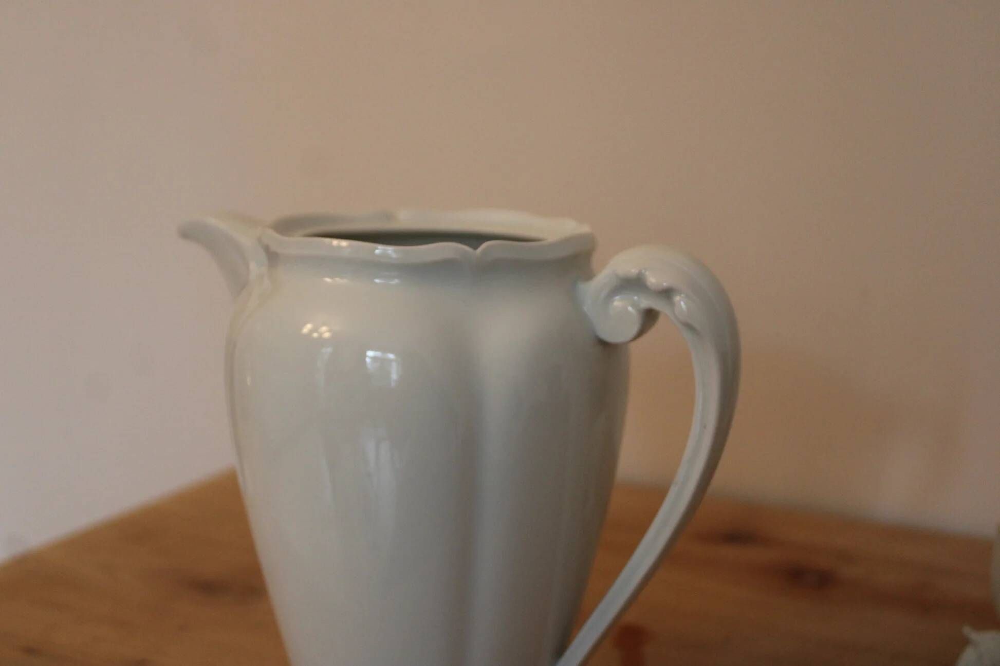 White porcelain coffee pot from Limoges – Former Royal Manufacture