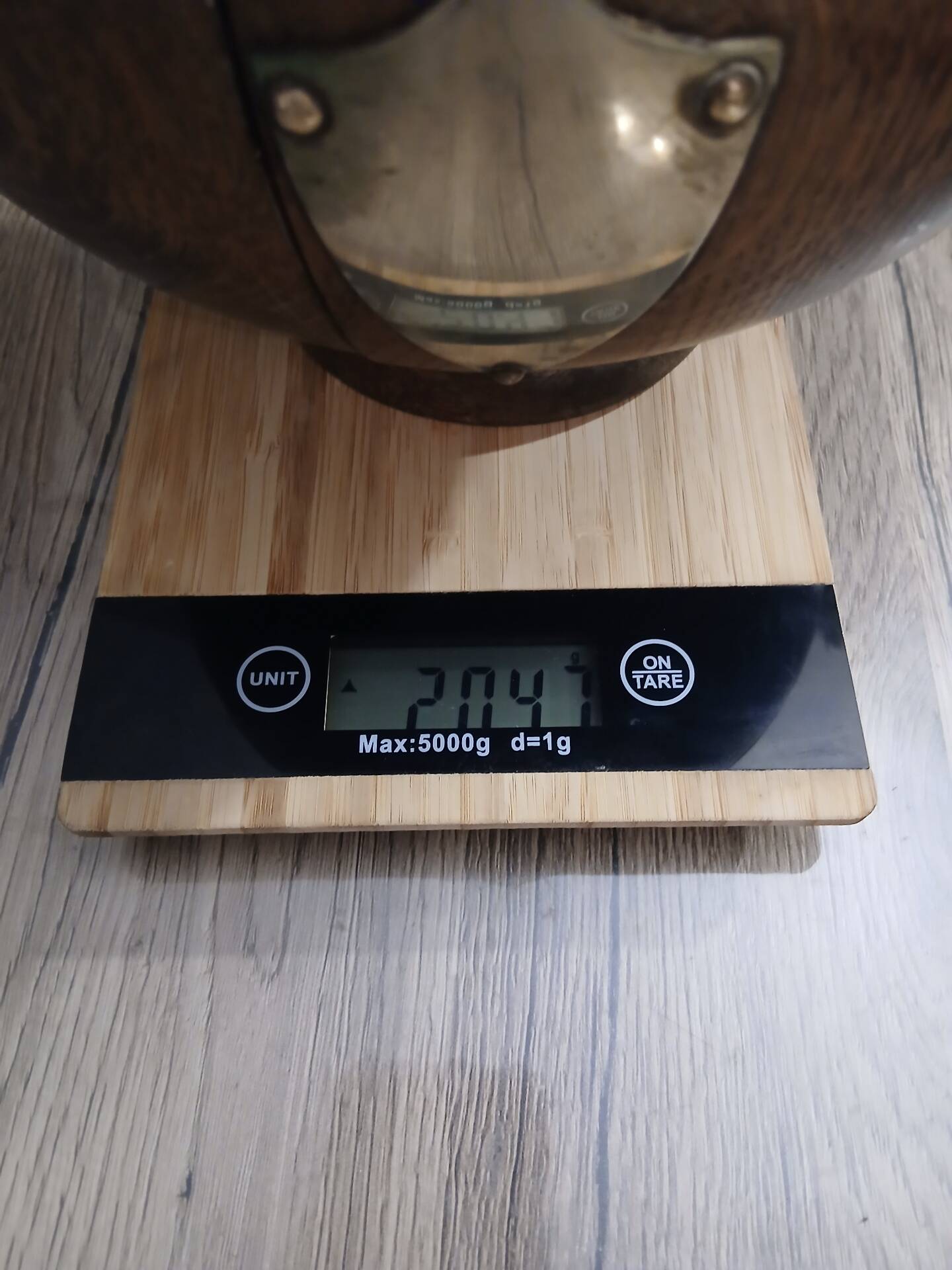 Victorian era silver-plated bowl with oak wood.