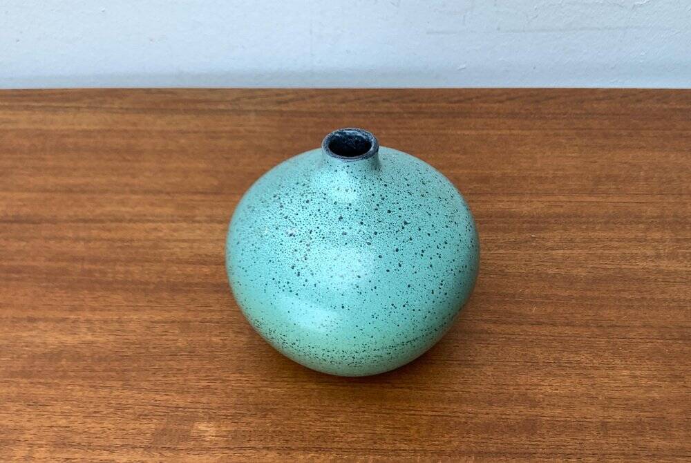 Mid-century German minimalist studio pottery vase by Siegfried Gramann for Töpferhof Römhild, 1960s.