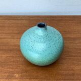 Mid-century German minimalist studio pottery vase by Siegfried Gramann for Töpferhof Römhild, 1960s.