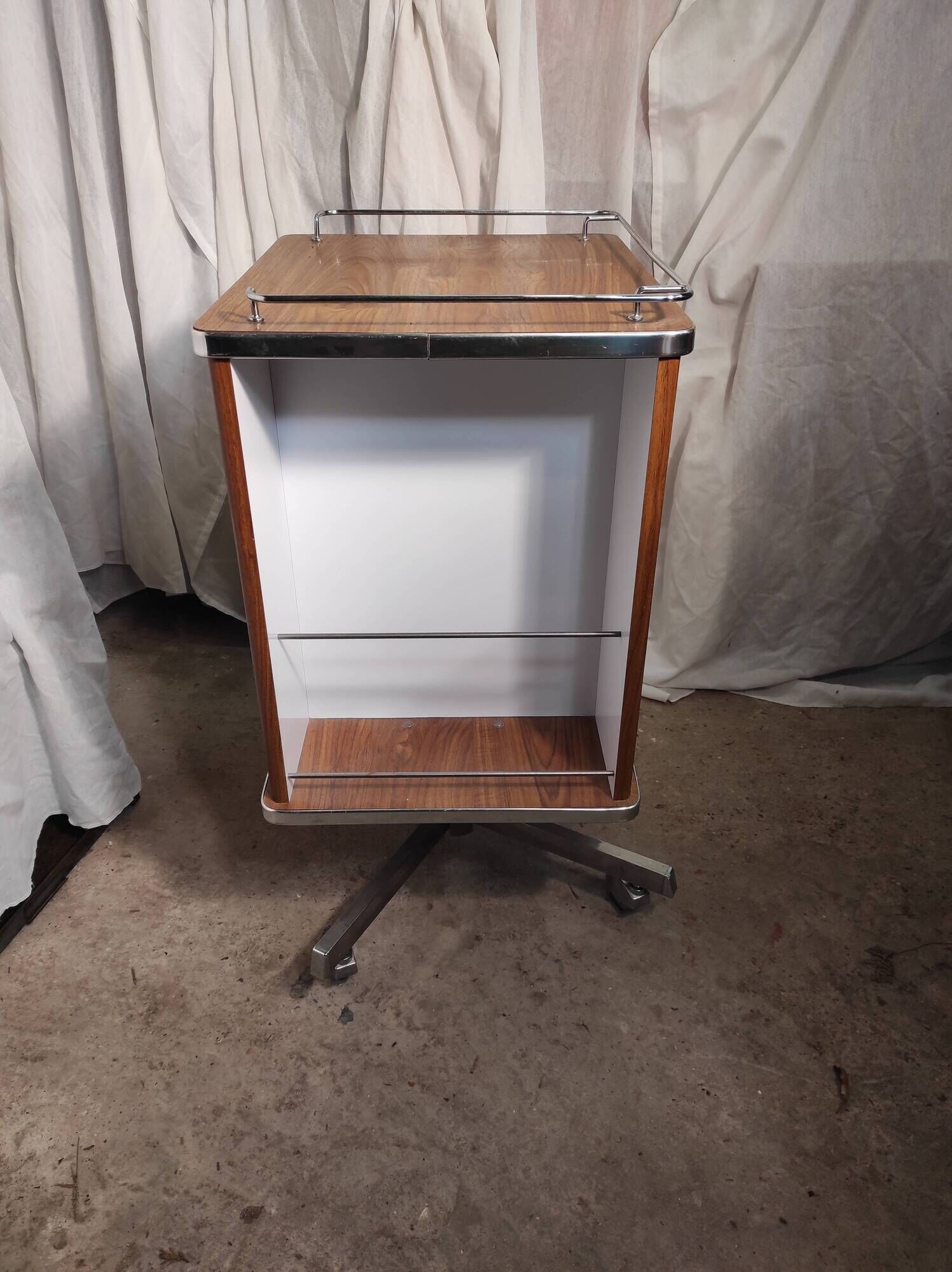 Meuble de métier chevet d'hôpital, d'infirmière en formica