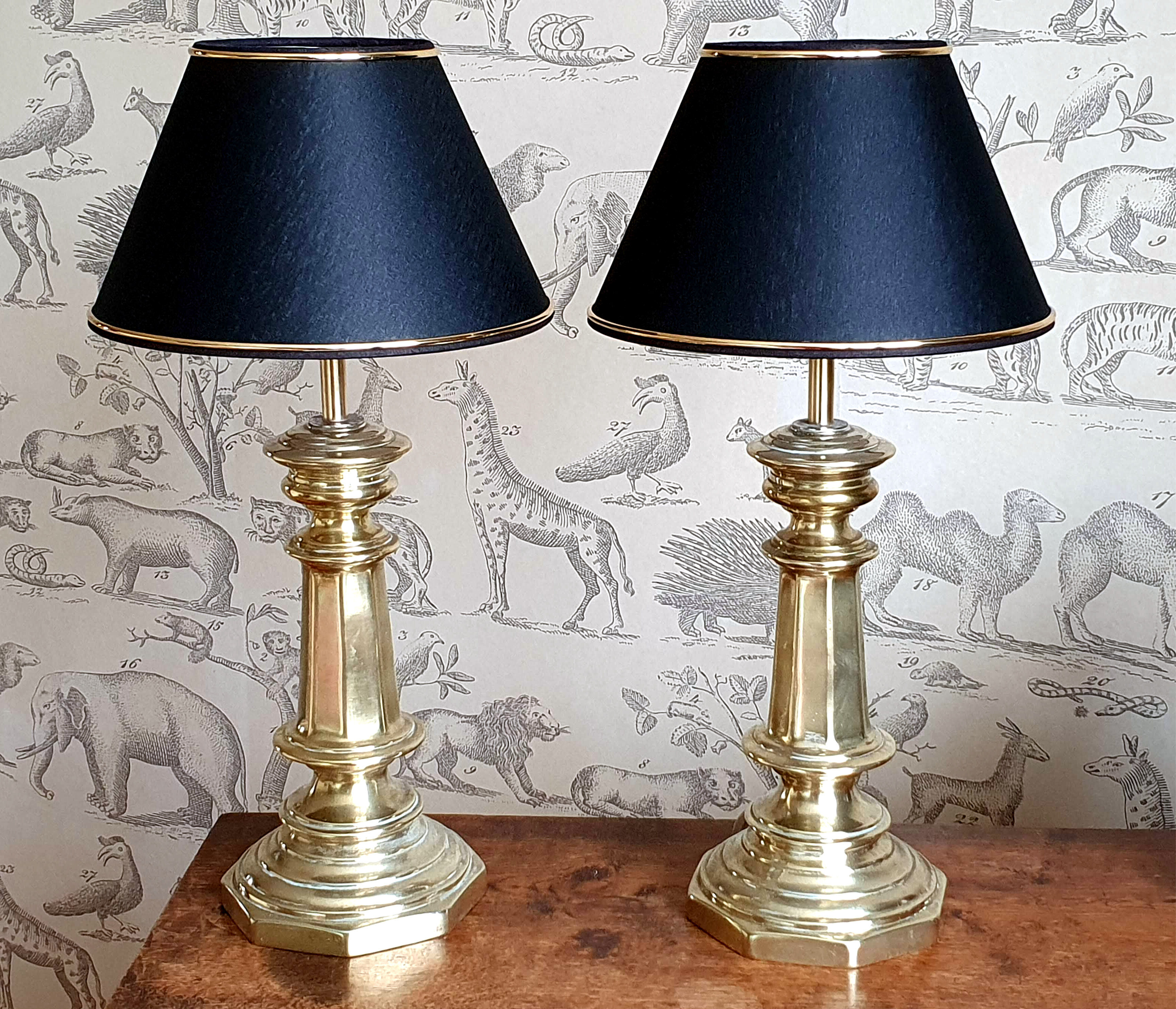 Duo of antique lamps in bronze and brass