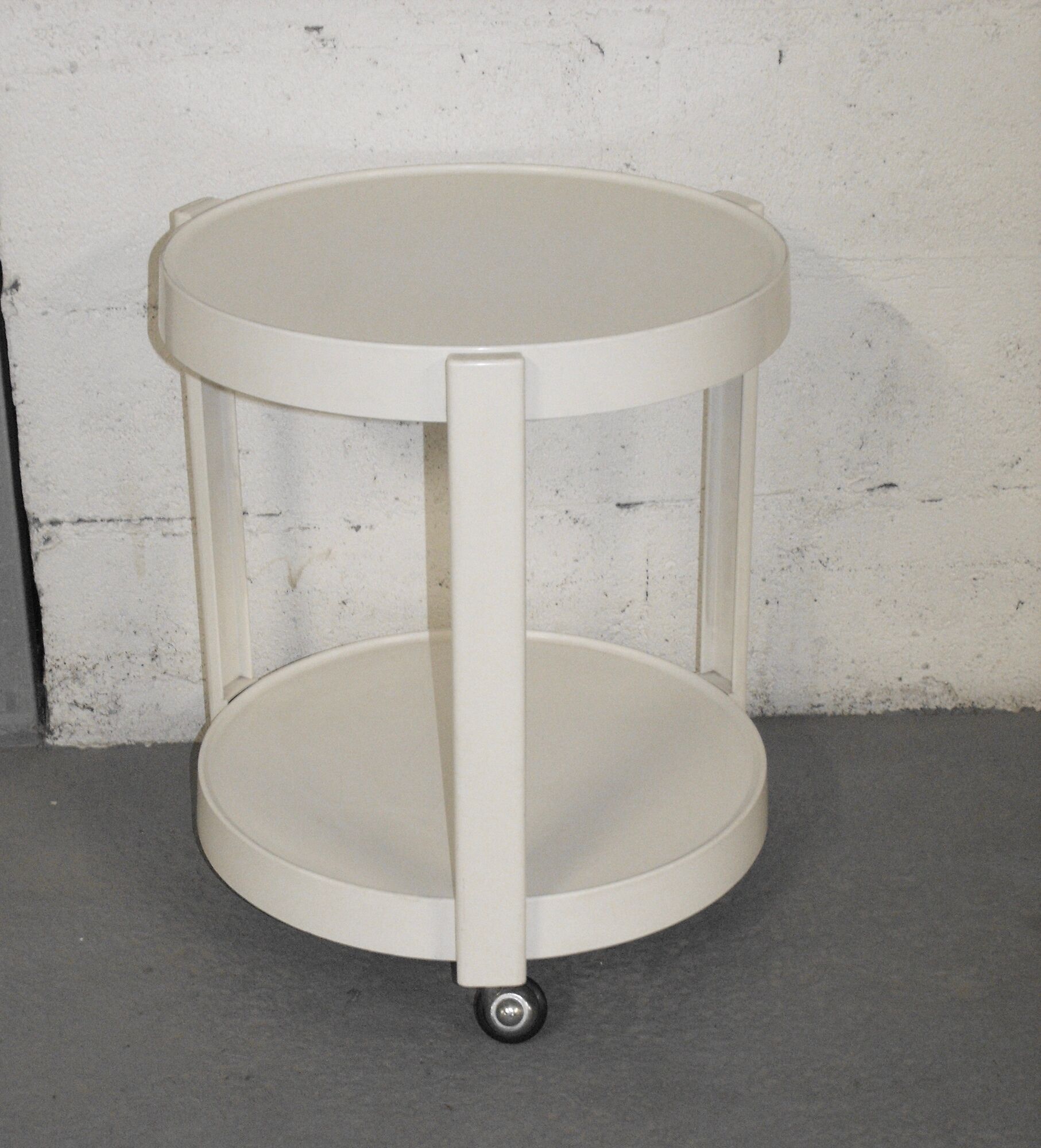 Rolling serving table 60