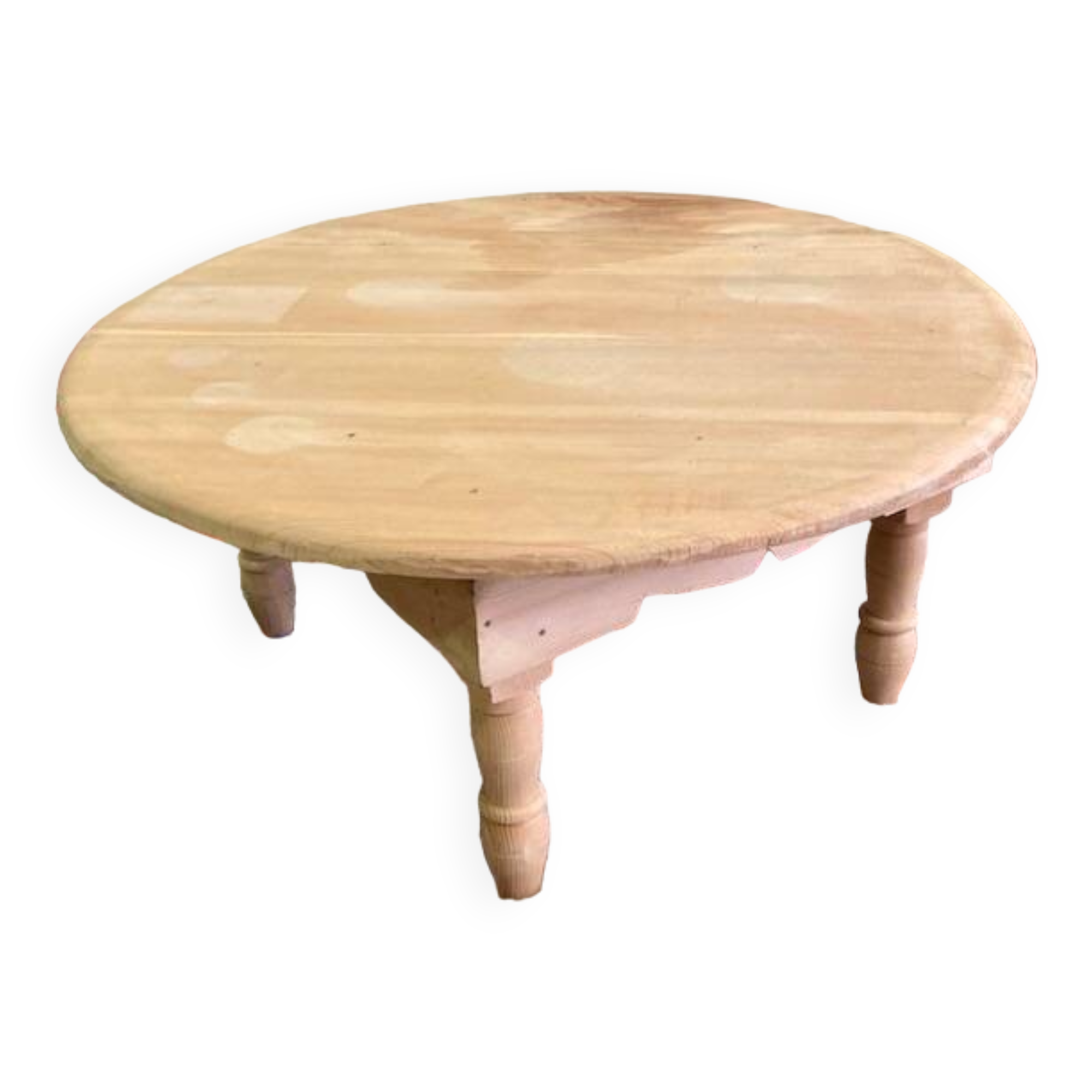 Round cedar wood table