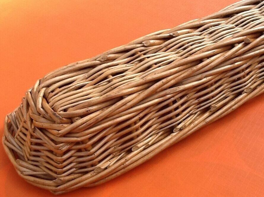 Braided wicker banneton basket